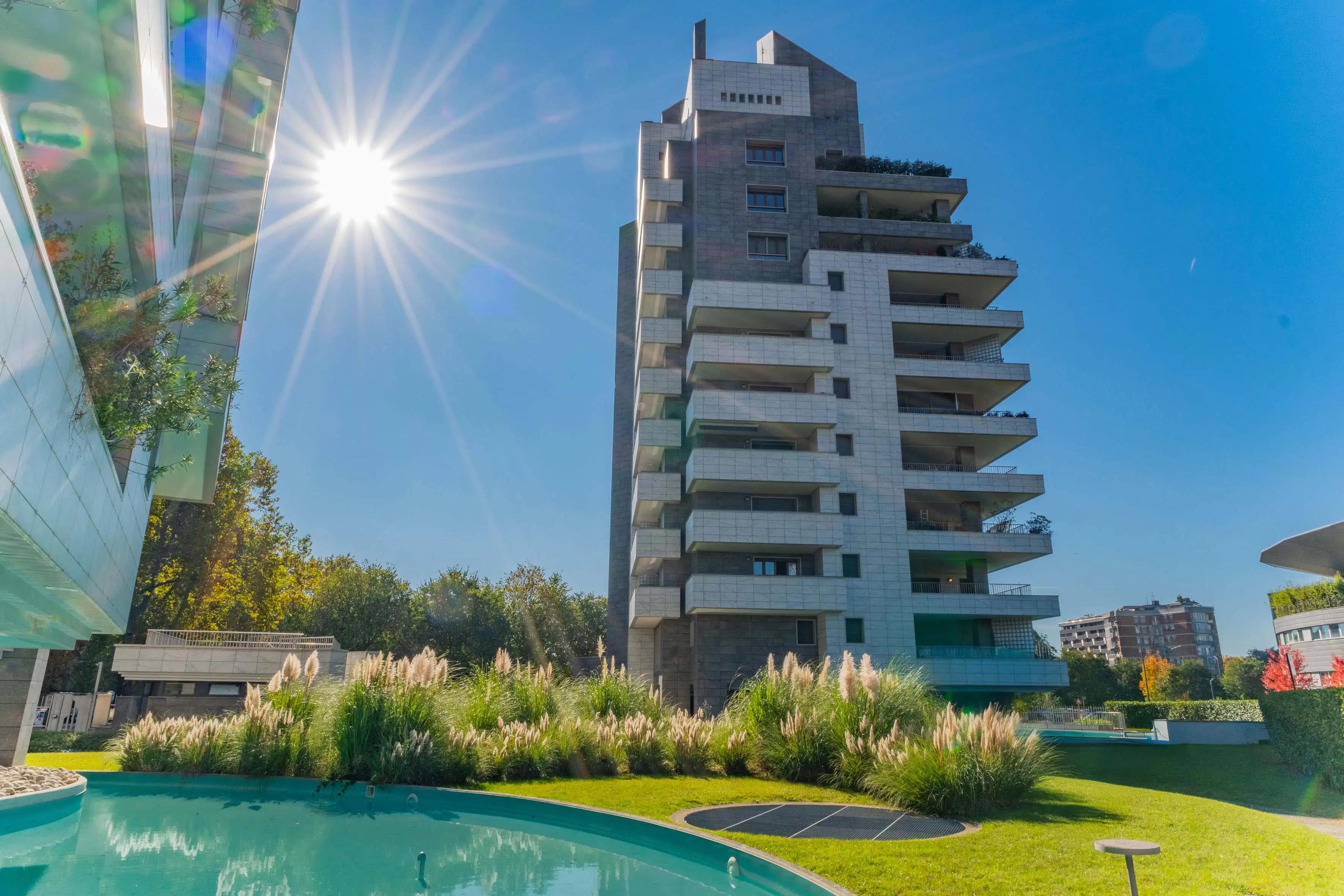 Elegante Bilocale con Terrazzo e Box Doppio in zona Portello, Milano