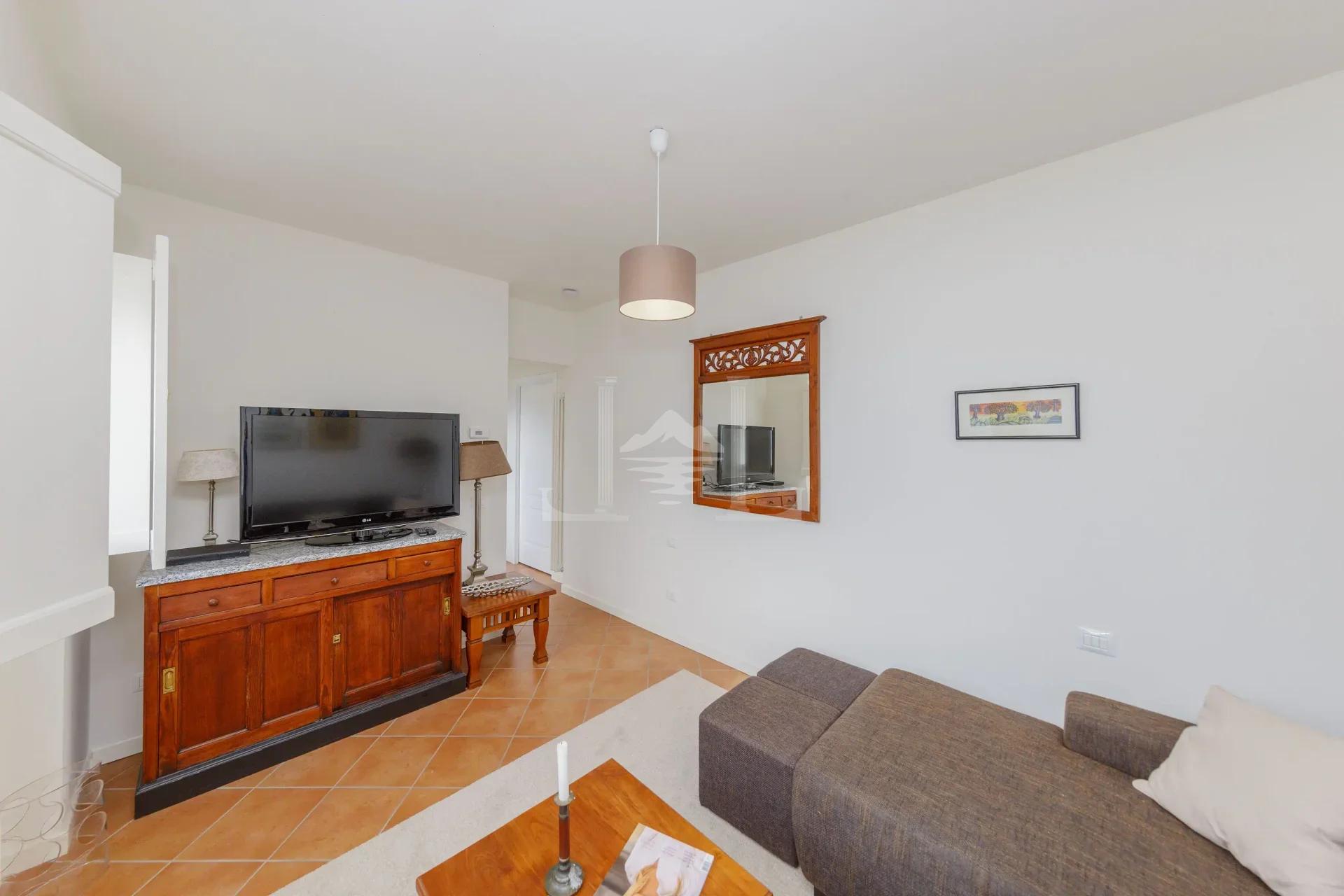 LIVING ROOM 1