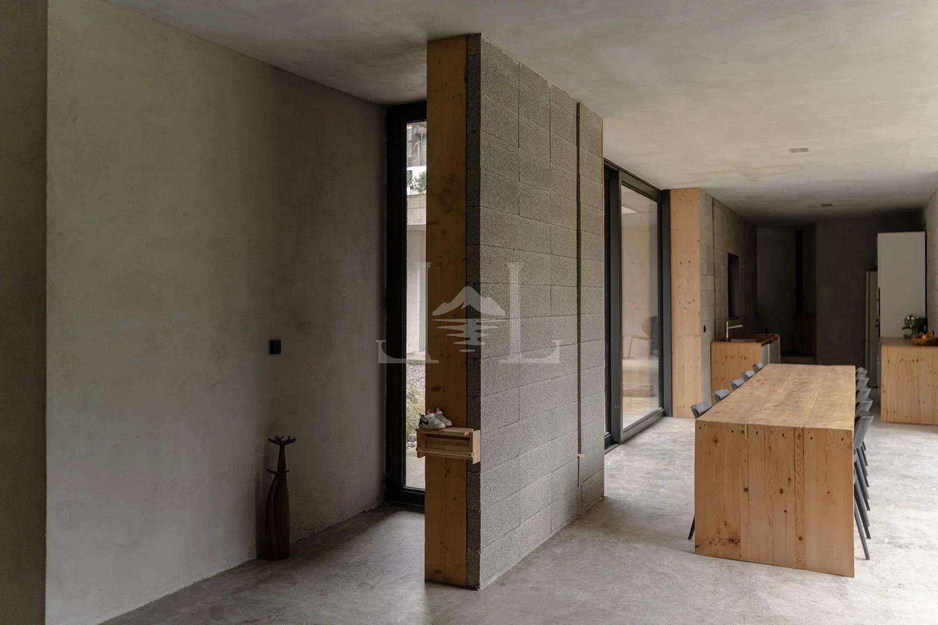 Narrow House 21