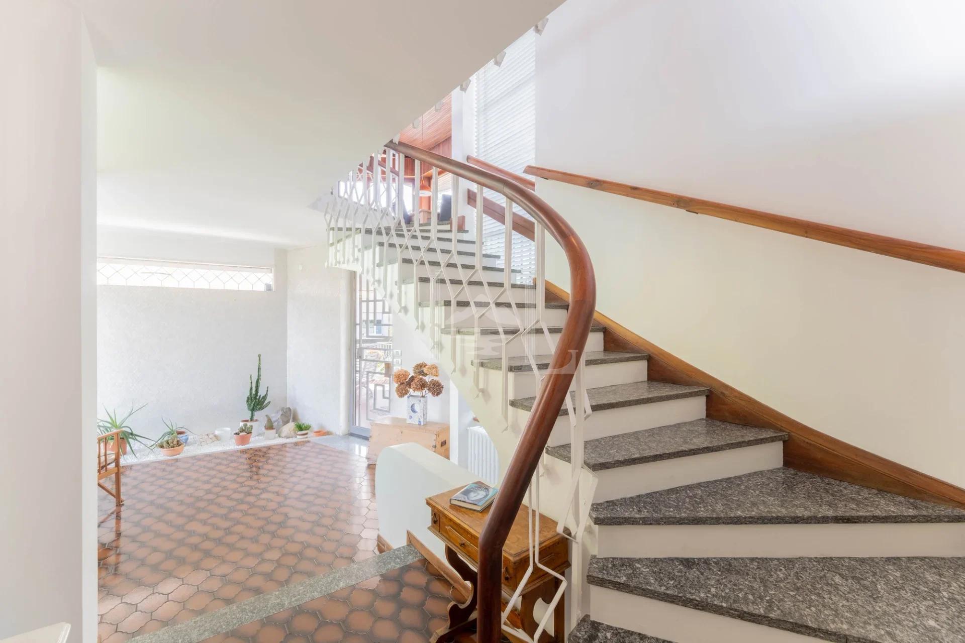 Villa Esclusiva Anni '60 a Meina Centrale, Eleganza Senza Tempo sul Lago Maggiore - Immagine 18