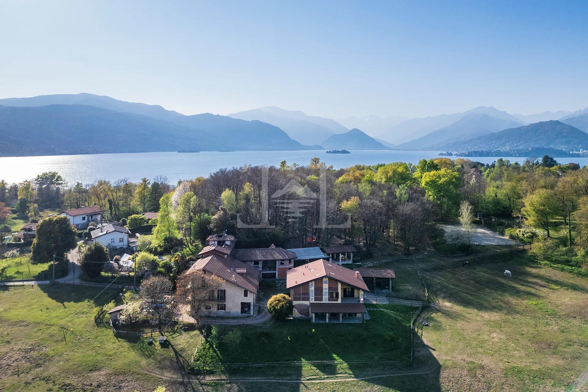L'Incanto della Natura a Due Passi dal Lago: La Vostra Tenuta a Laveno Mombello