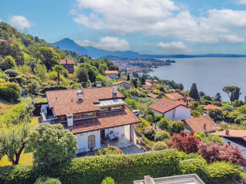 Villa con Vista Lago Strepitoso sulle Isole Borromee e Lago Maggiore