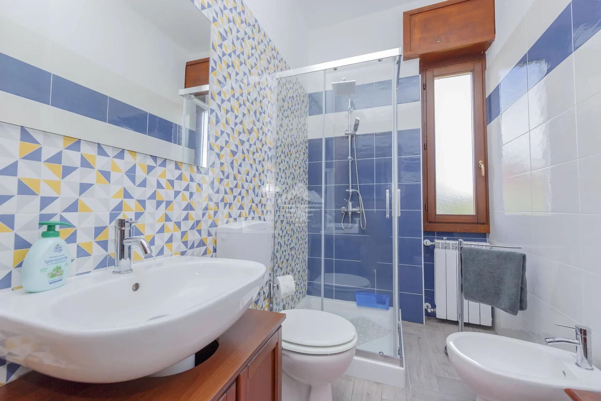 BATHROOM 2