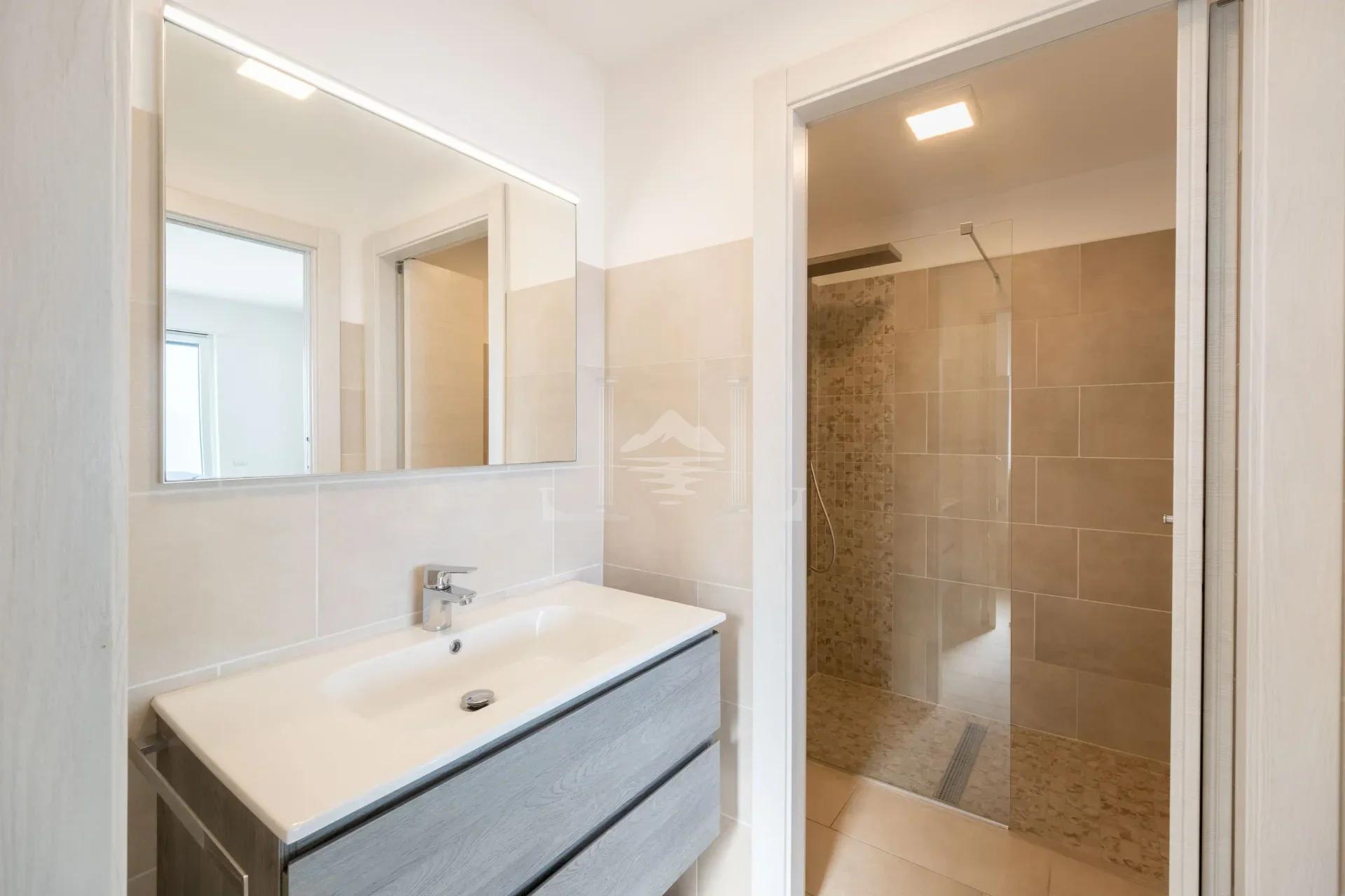 2VILLA POLLINO SHOWER