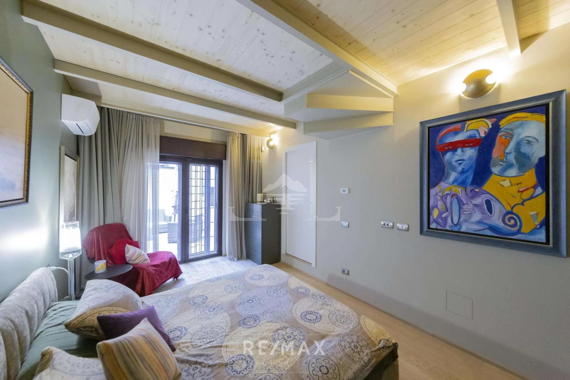 new-and-prestigious-apartment-renovated-with-garage-area-city-life-milan