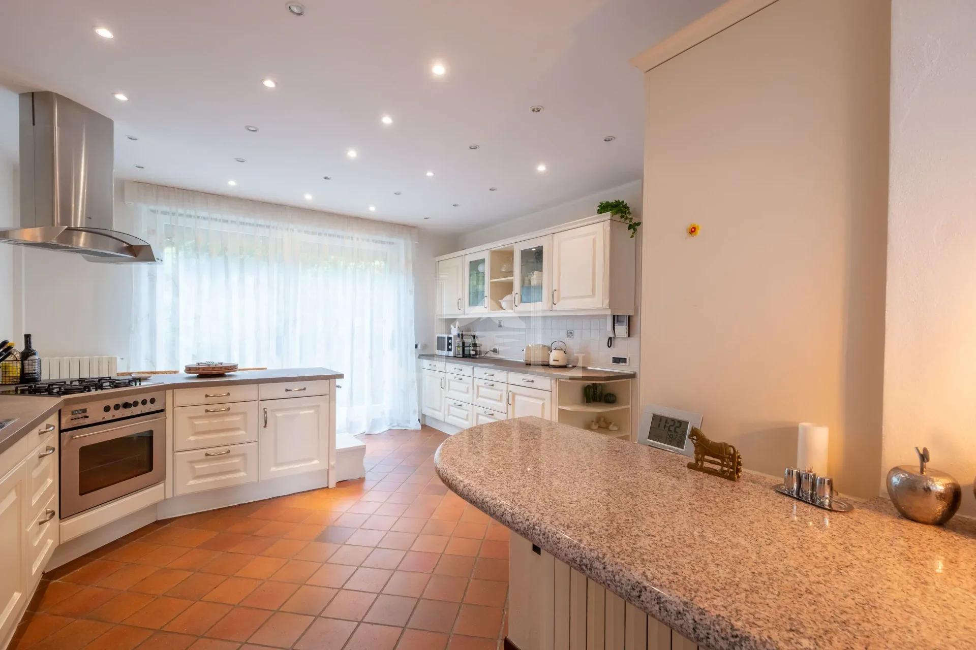 VILLA ARIZZANO KITCHEN 1