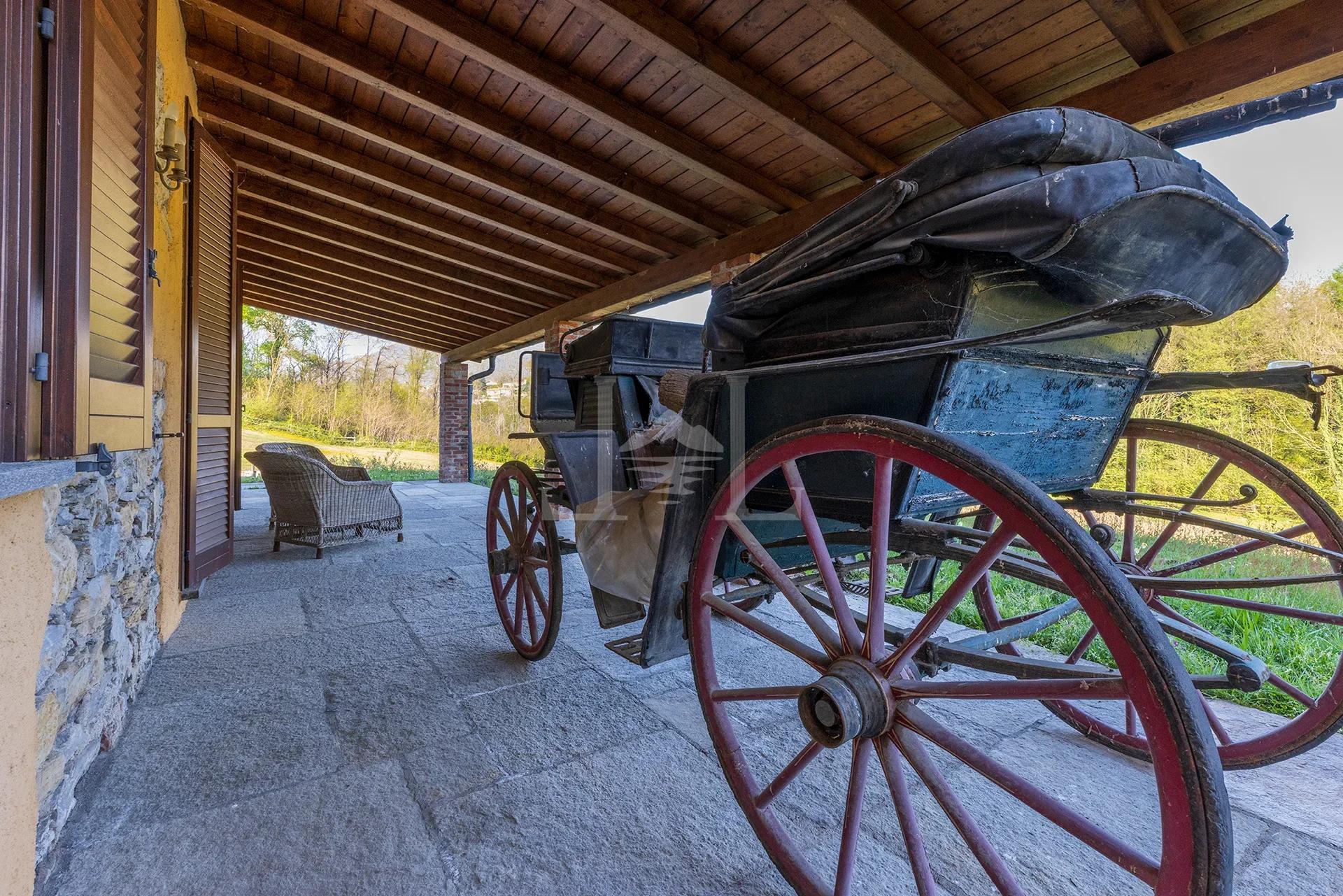 Equestrian villa covered terrace 6