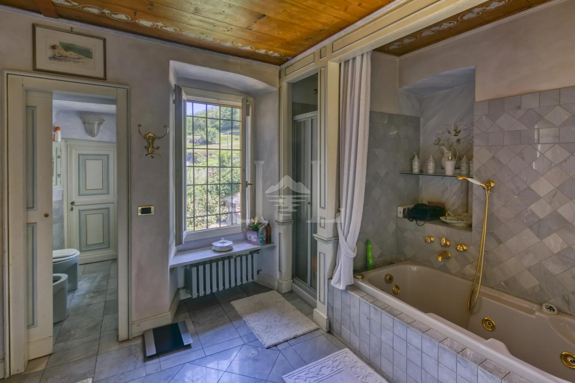1 BATHROOM