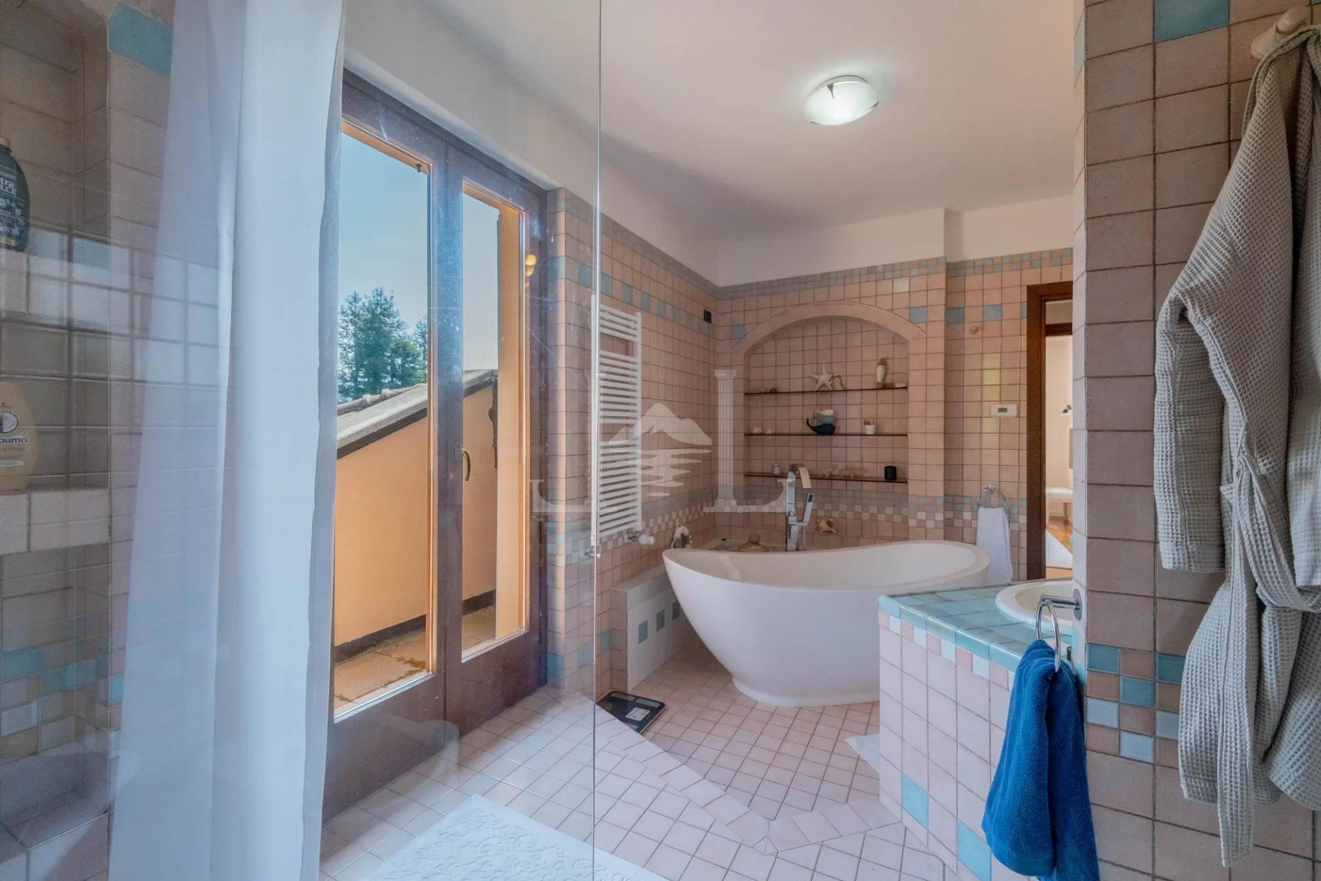 Bathroom p1