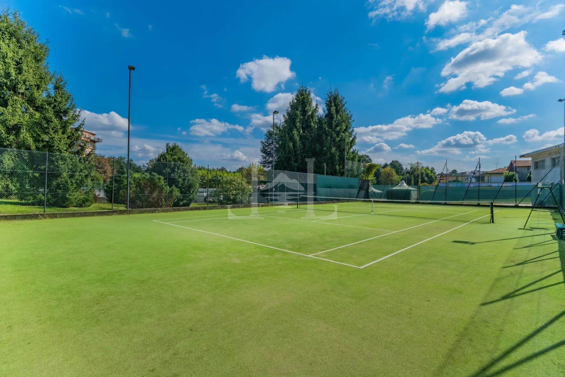 TENNIS