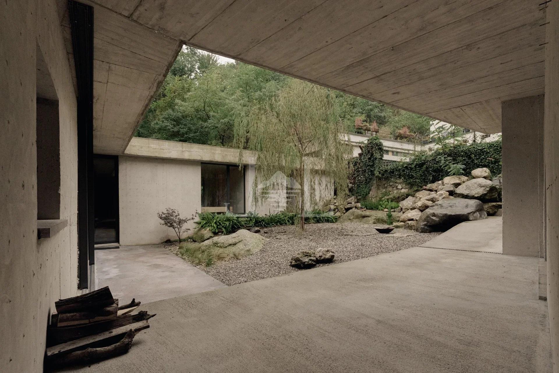 Narrow House 12