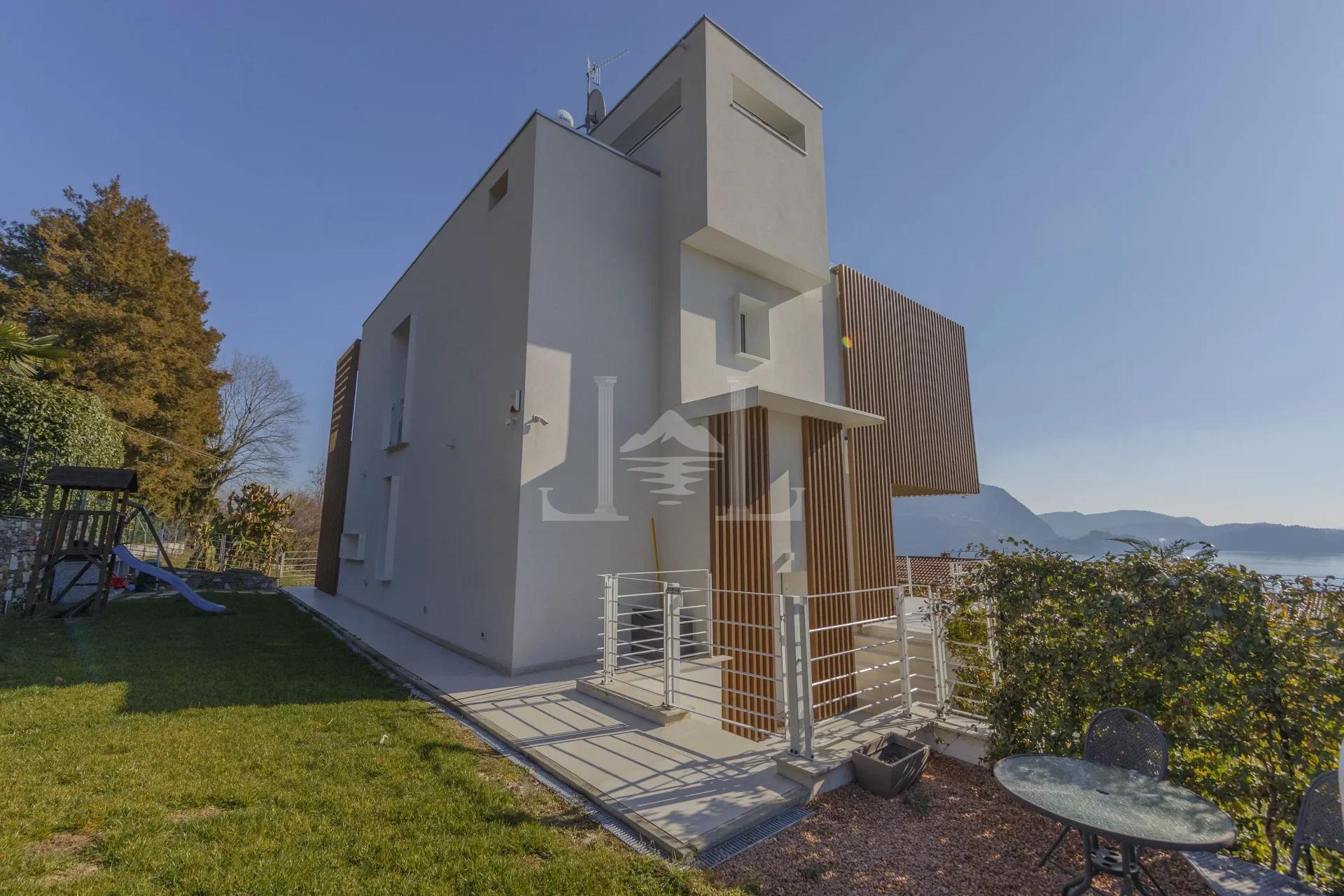 REAR FACADE