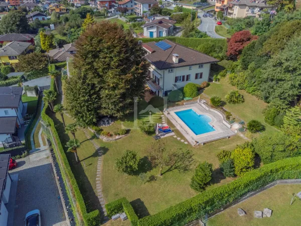 VILLA ARIZZANO DRONE SWIMMING POOL