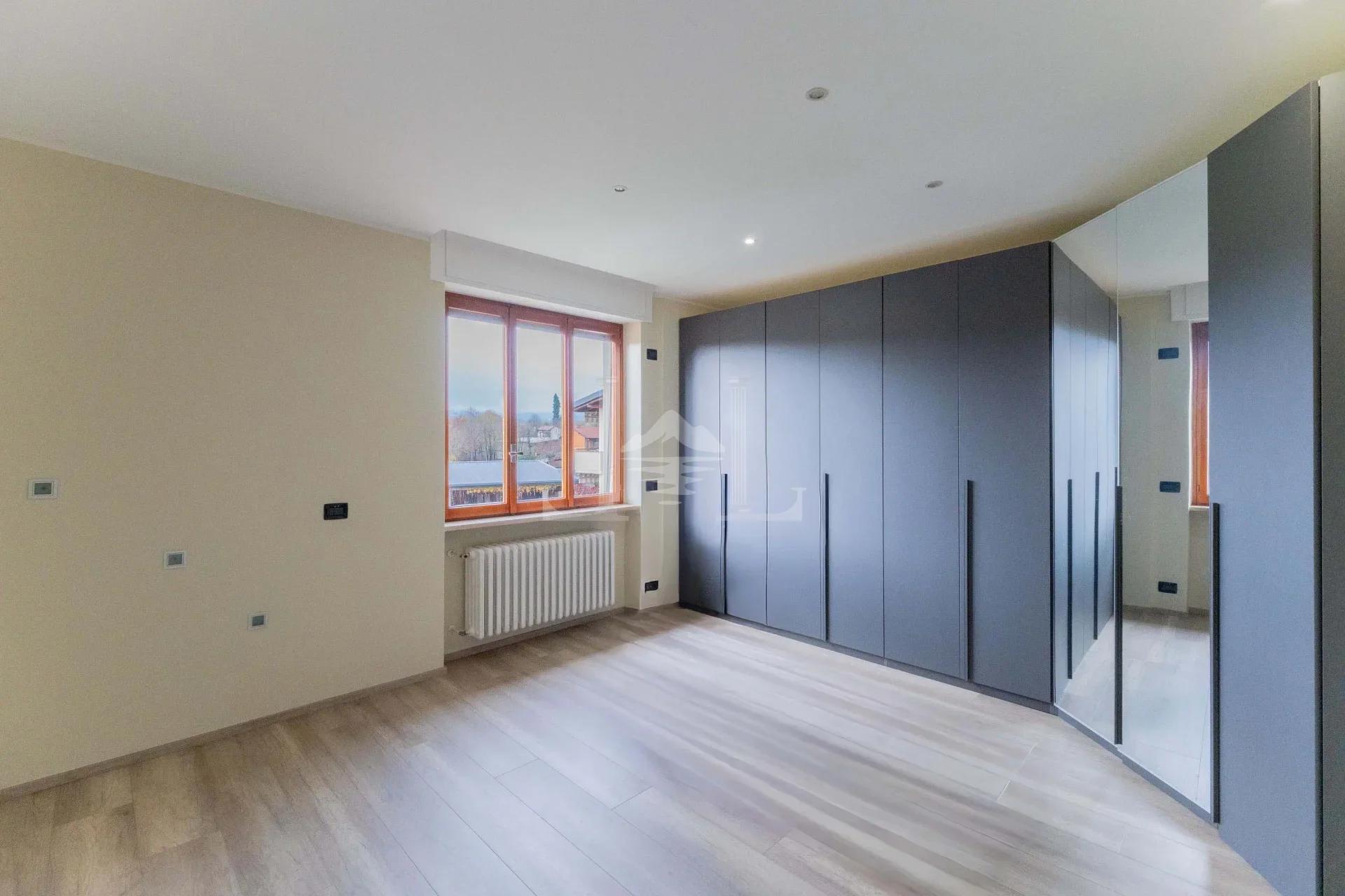 2 CAMERA APT