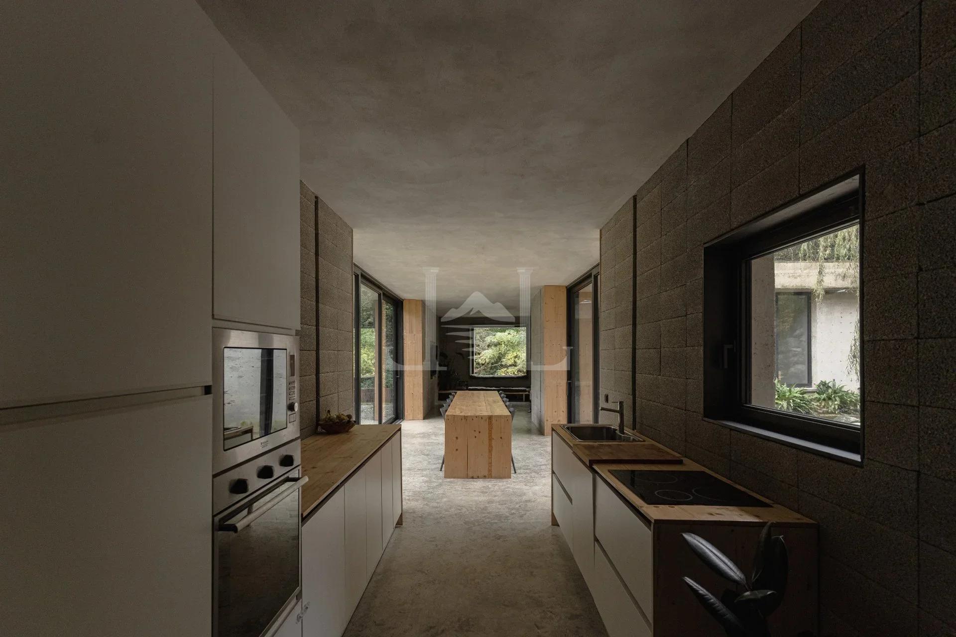 Narrow House 23