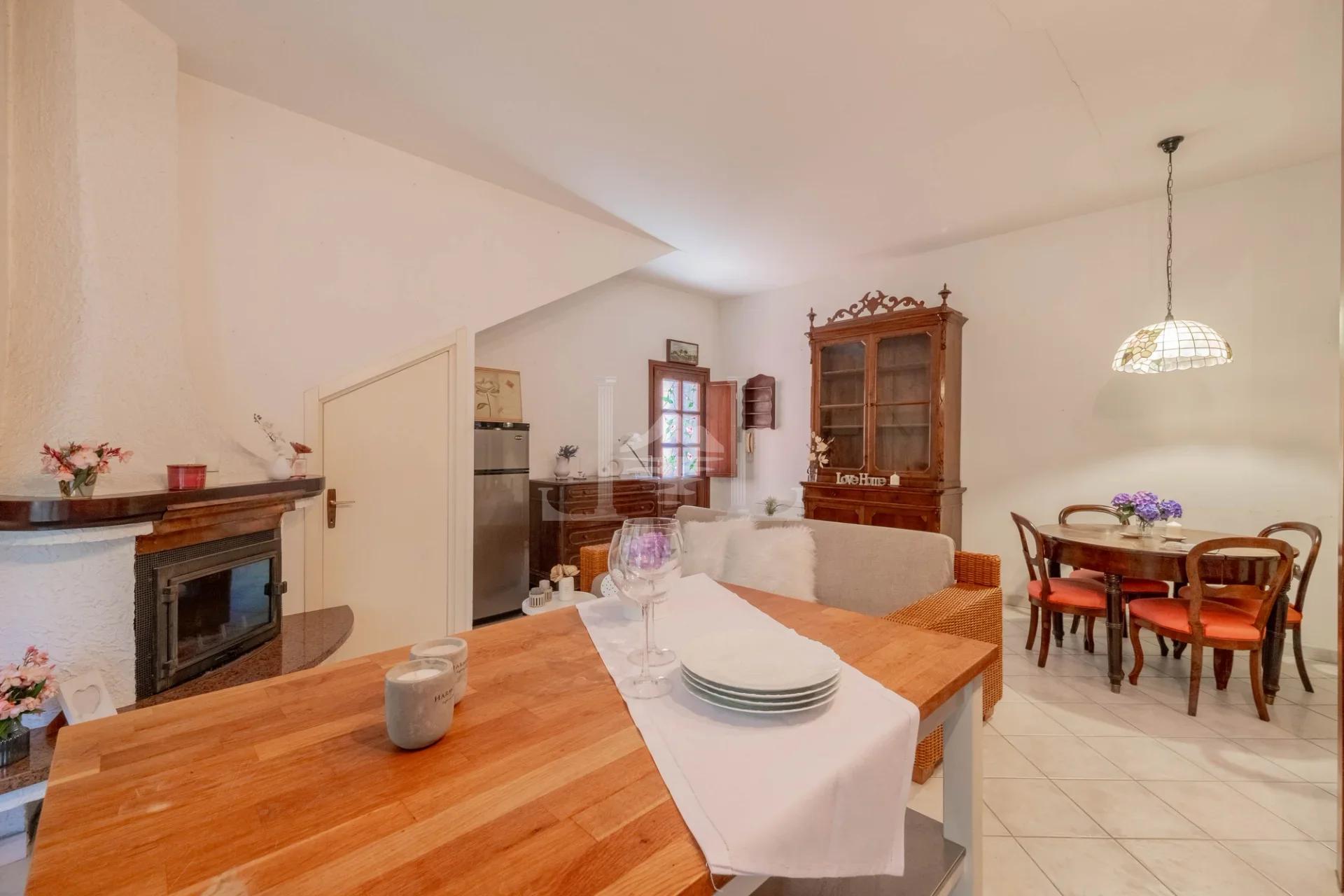 Apartment am Seeufer - Wohn- und Essbereich