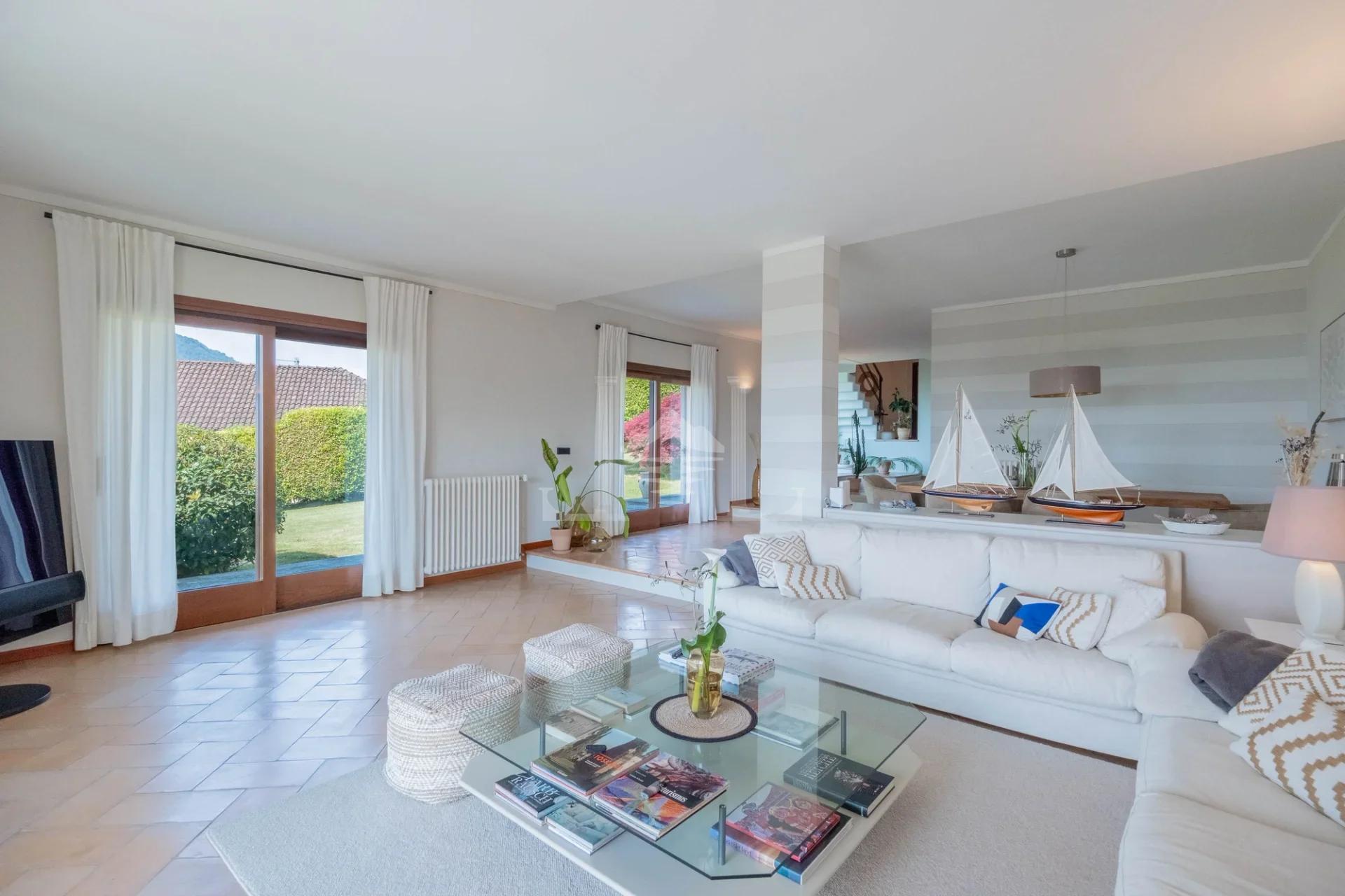 Living room 1