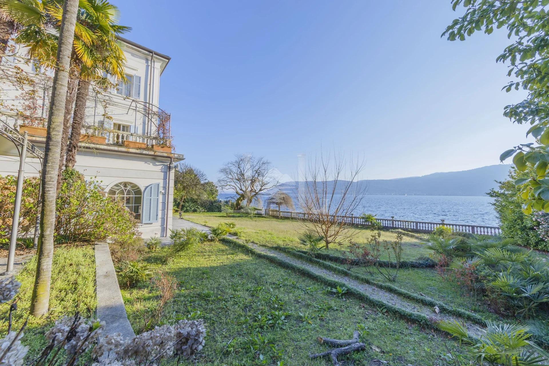 PALLANZA-VILLA-SIDE-AND-LAKE