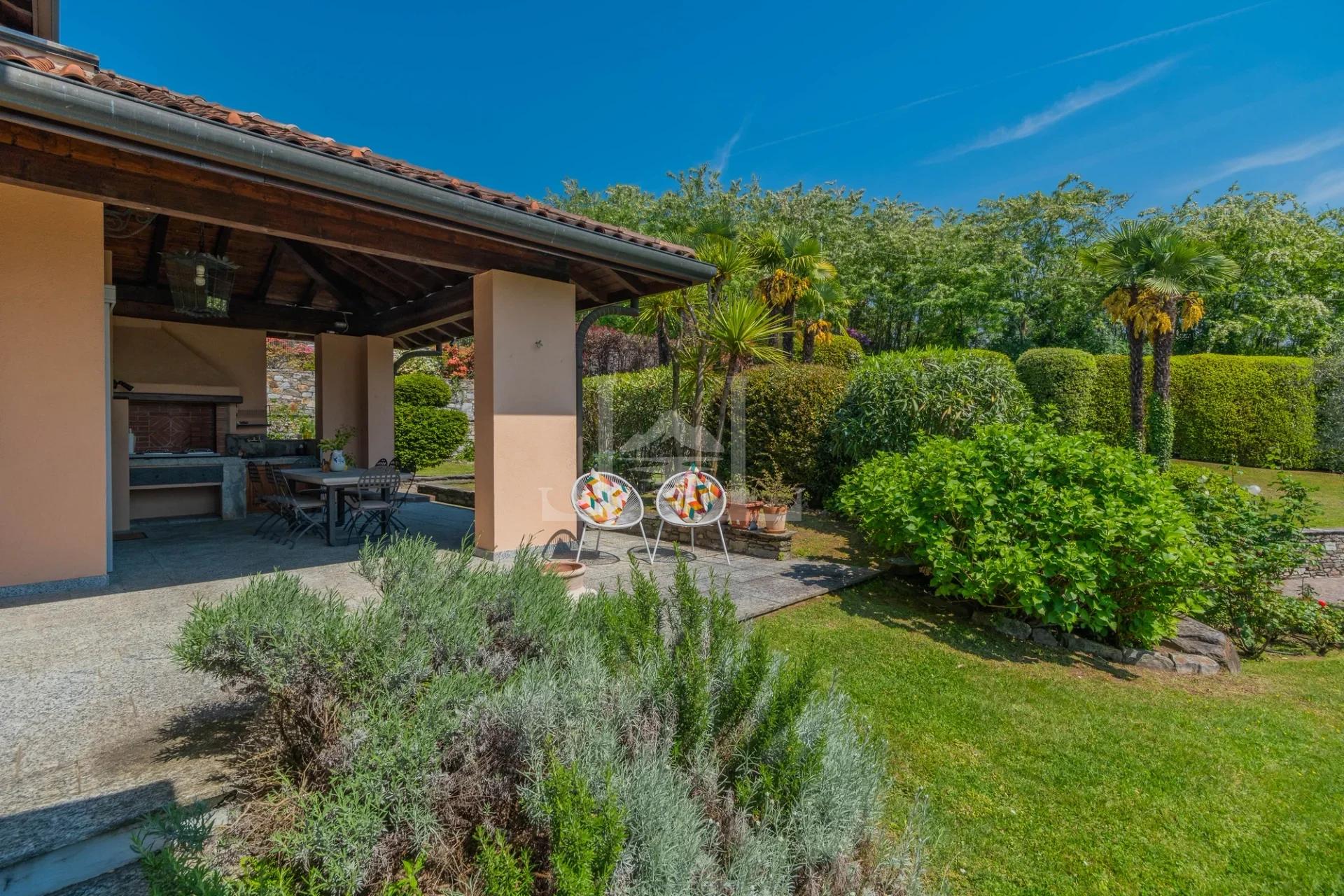 Covered terrace and garden