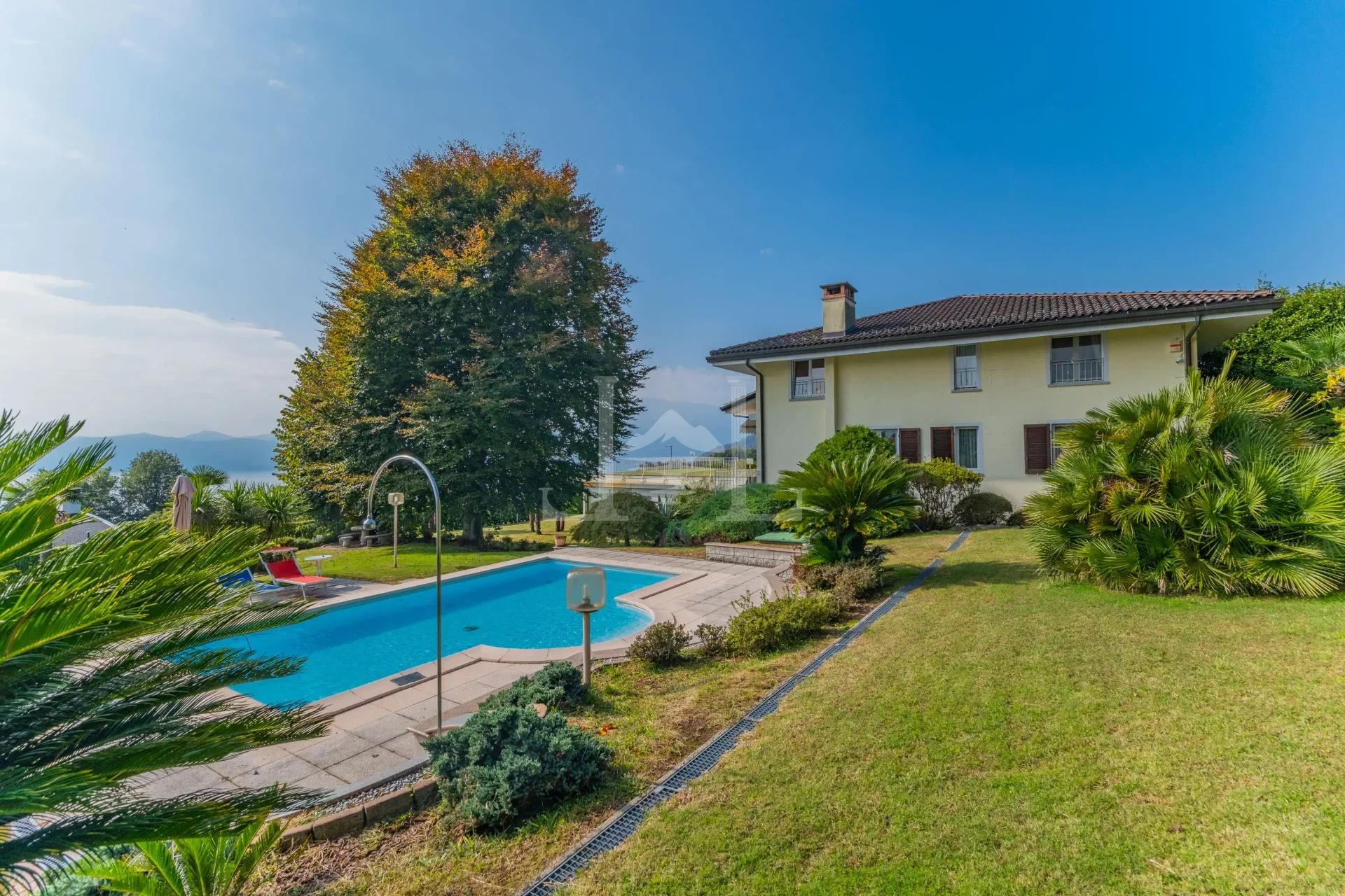 VILLA ARIZZANO OUTDOOR POOL 2