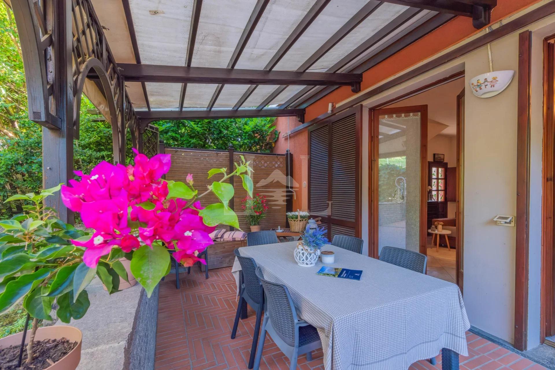 Apartment am Seeufer in Meina - Terrasse 1