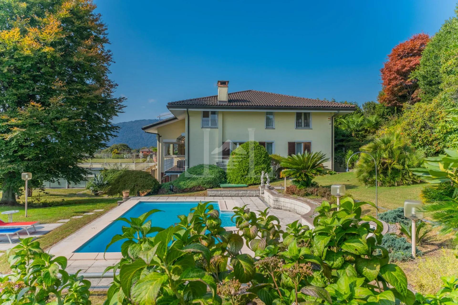 VILLA ARIZZANO OUTDOOR POOL 1