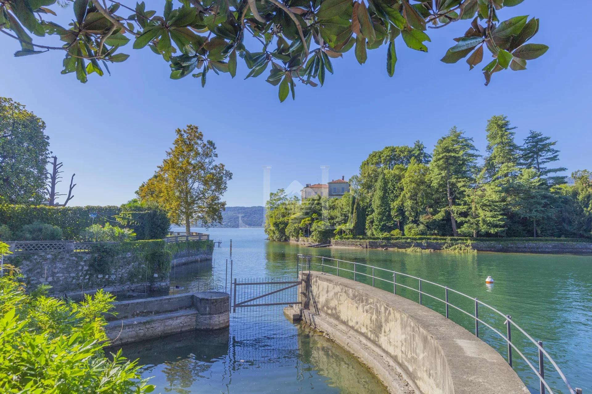 casa-pallanza-luxury-rentals-pied-dans-l'eau-affitti-di-lusso-matrimoni-location-per-eventi-porto-privato