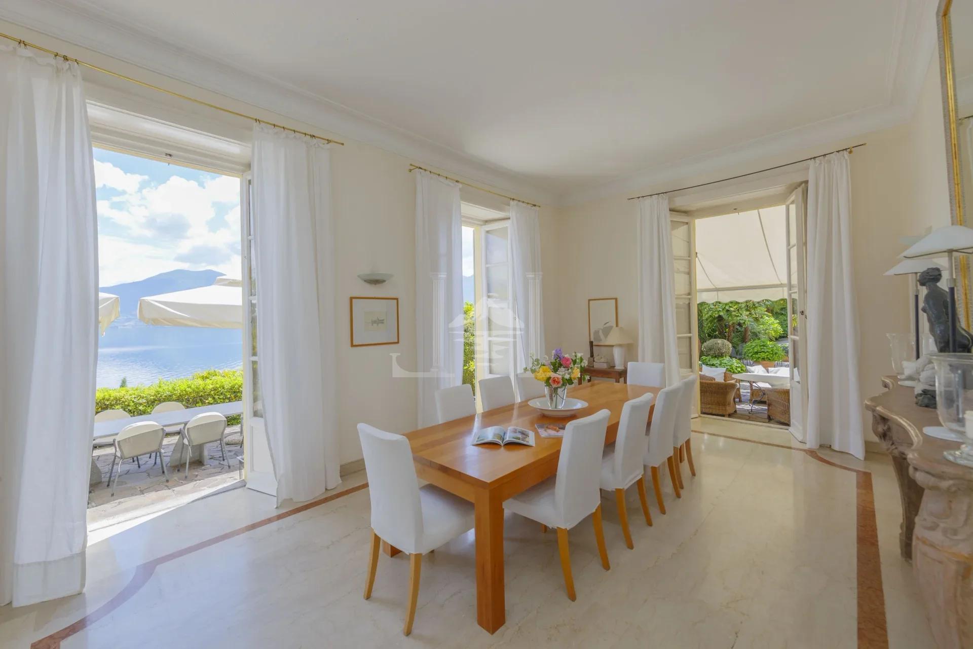 DINING ROOM VR