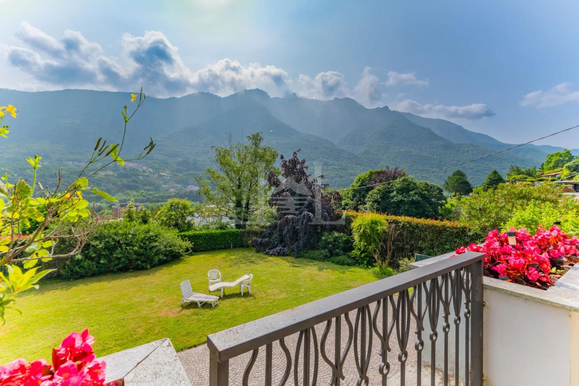 Villa Indipendente in Vendita ad Omegna, Lago d'Orta, Italia