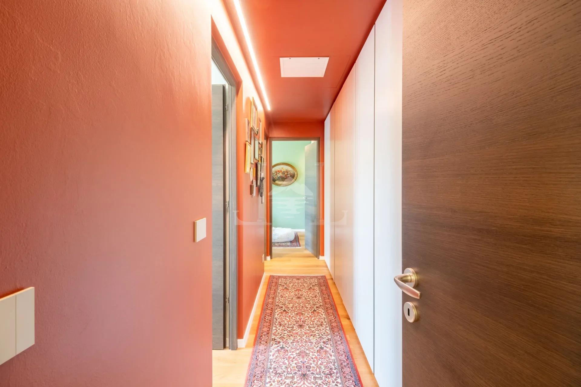 APT LAVENO HALLWAY