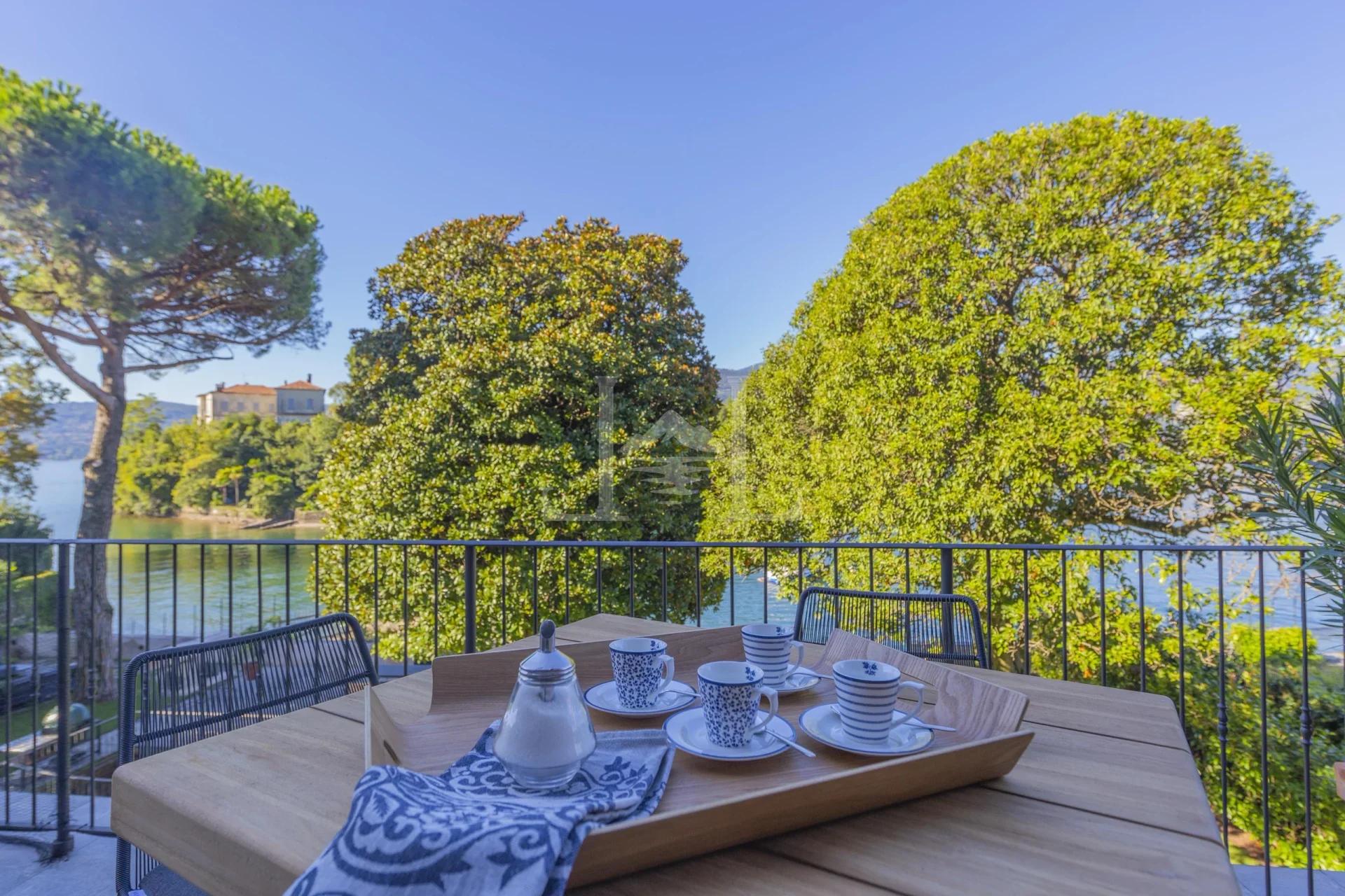 casa-pallanza-luxury-rentals-pied-dans-l'eau-affitti-di-lusso-matrimoni-location-per-eventi-porto-privato