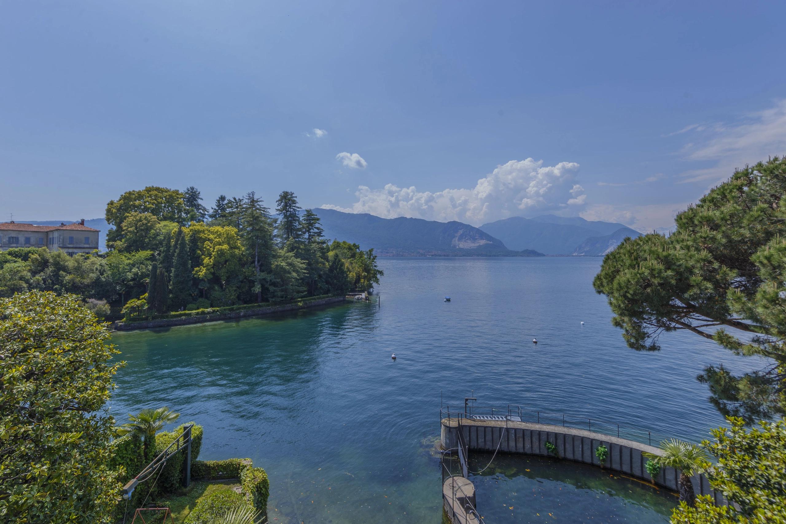 Villa Belsito, Proprietà fronte lago a Pallanza, Lago Maggiore