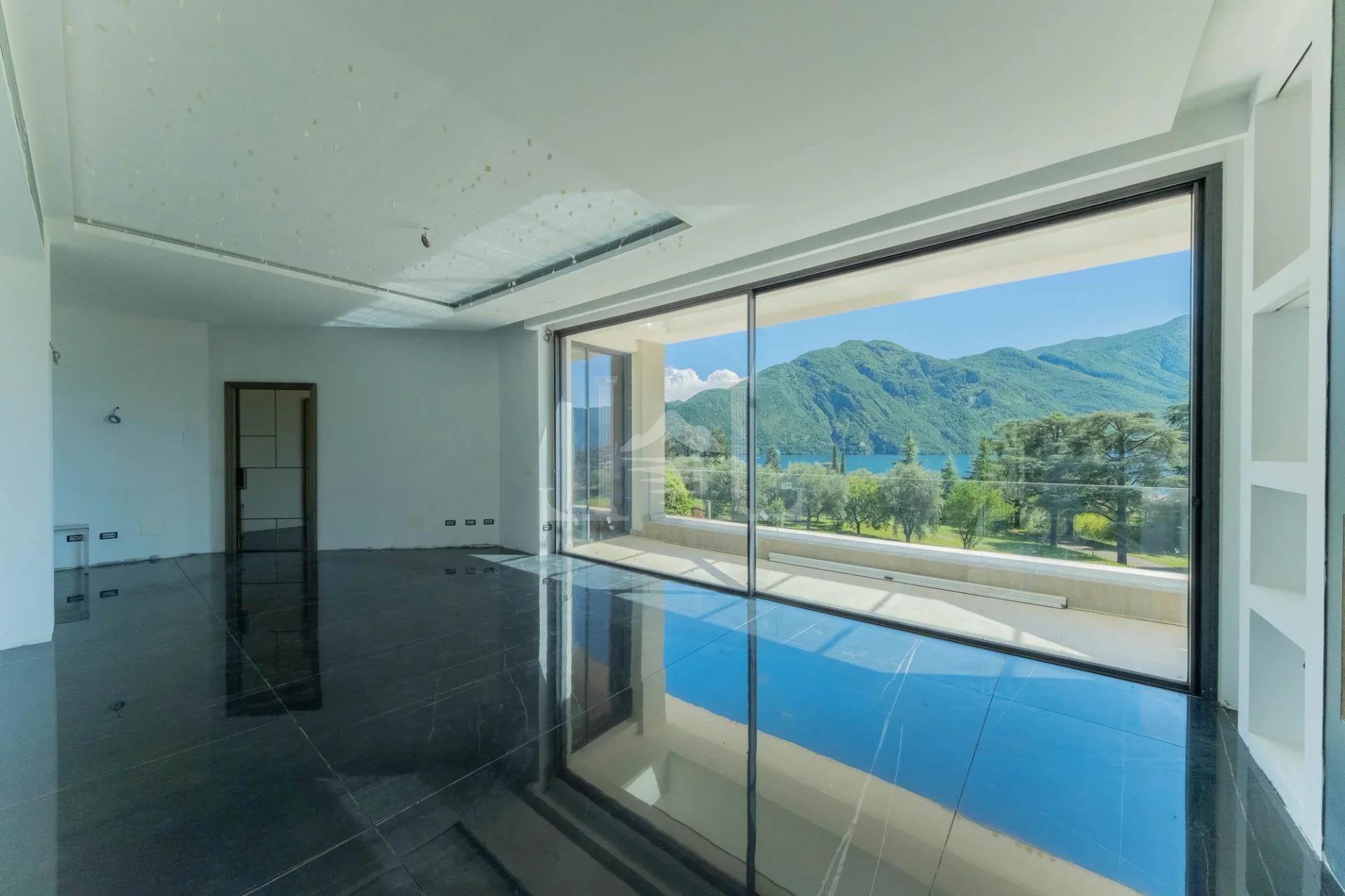 25 Tremezzina - Chambre de maître au premier étage