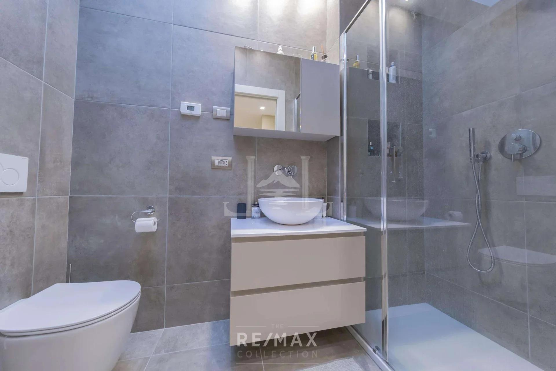 new-and-prestigious-apartment-renovated-with-garage-area-city-life-milan