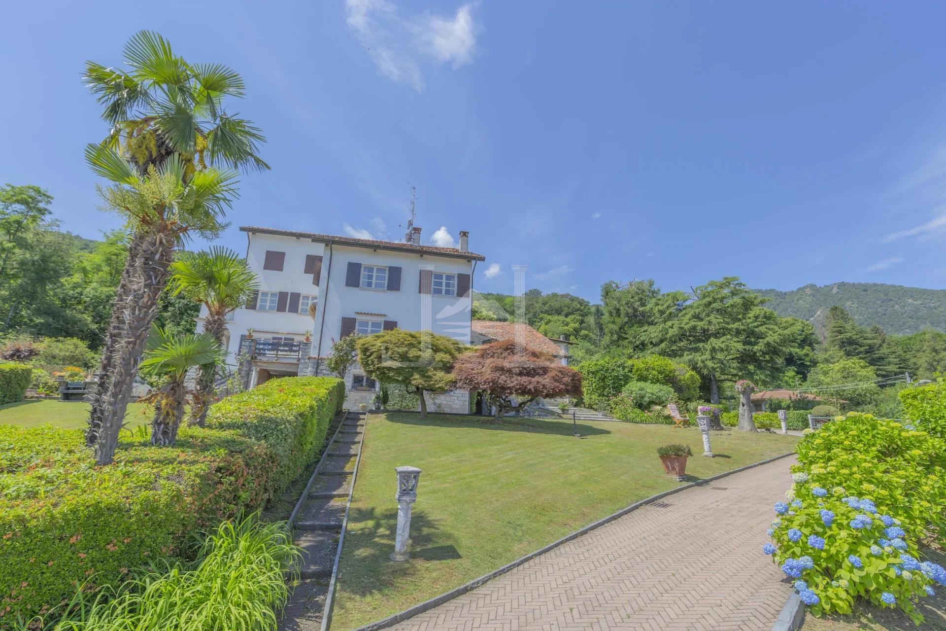 MAIN VILLA DRIVEWAY