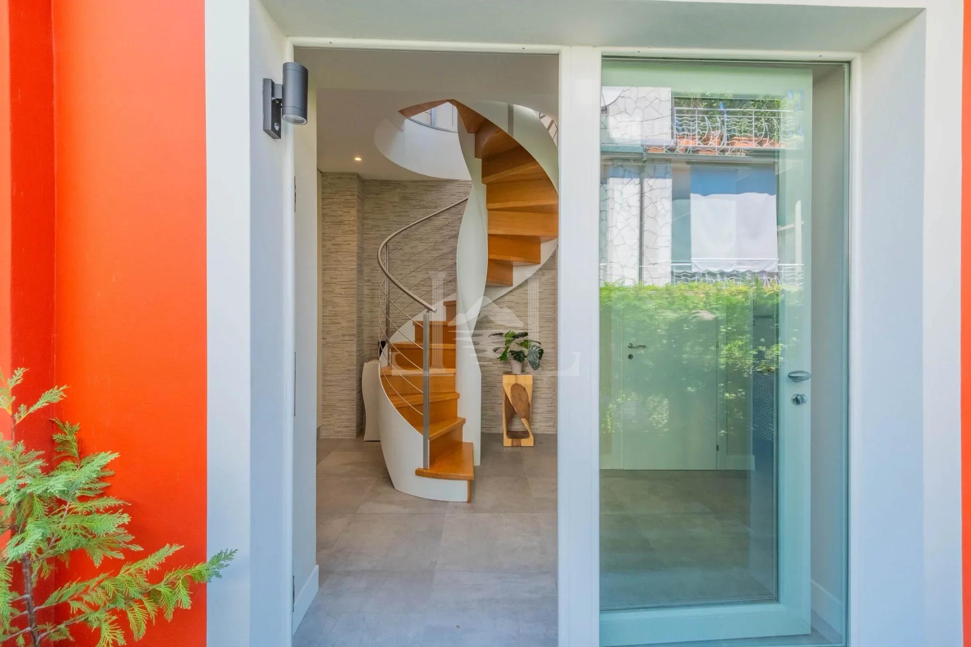 Casa Suna Centro: Eingangsbereich und Wendeltreppe