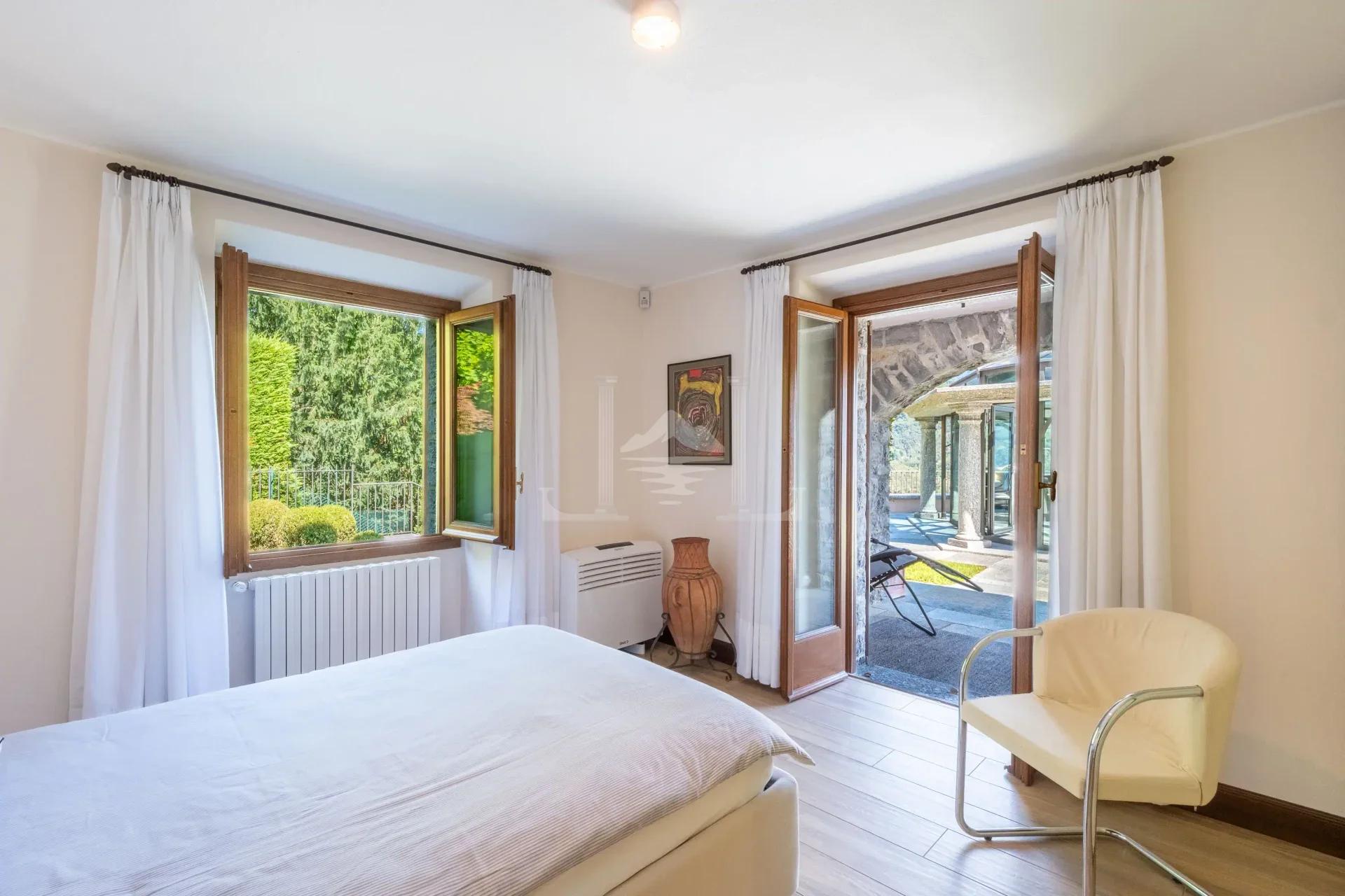 VILLA MENAGGIO CHAMBRE REZ-DE-CHAUSSÉE