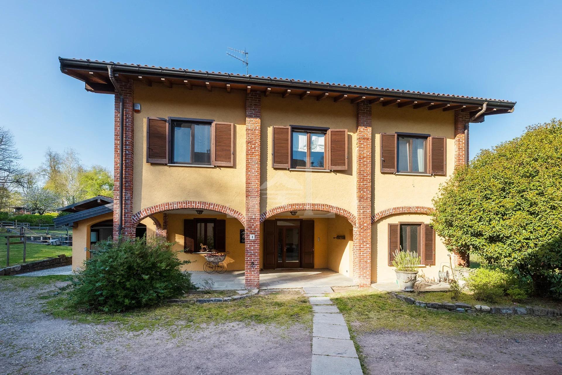 Equestrian villa front facade 8