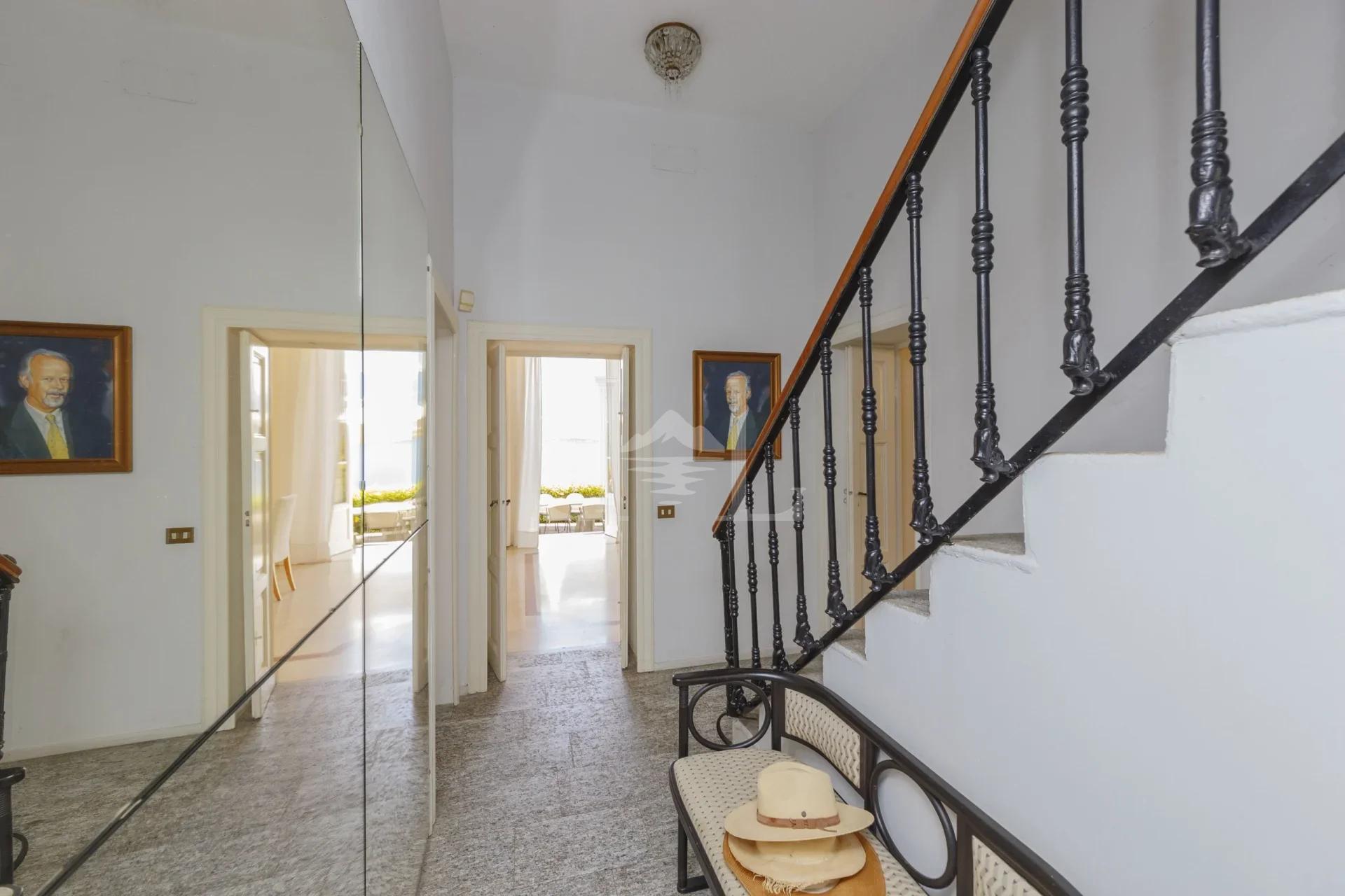 ENTRANCE VR