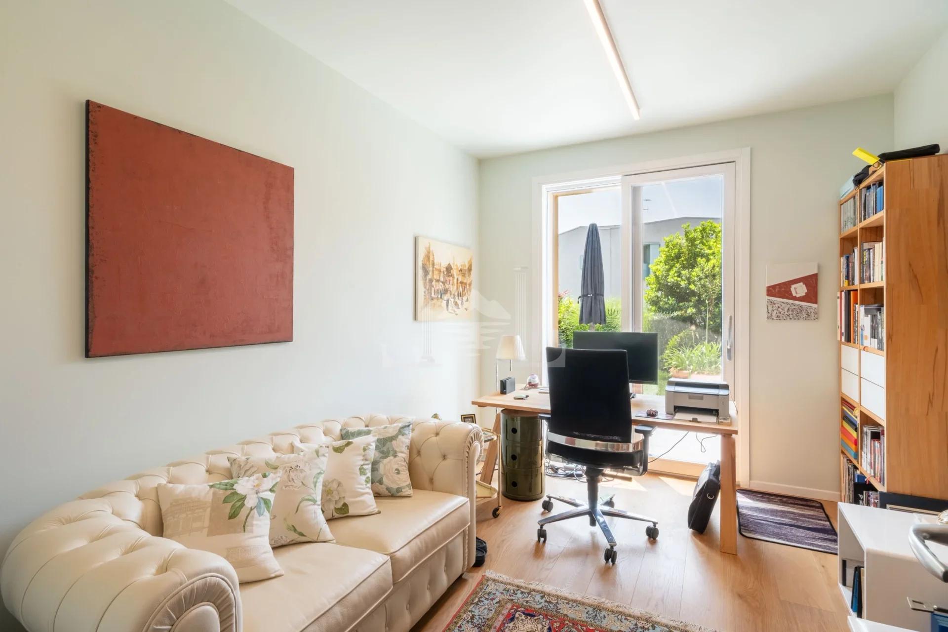 APT LAVENO HOME OFFICE