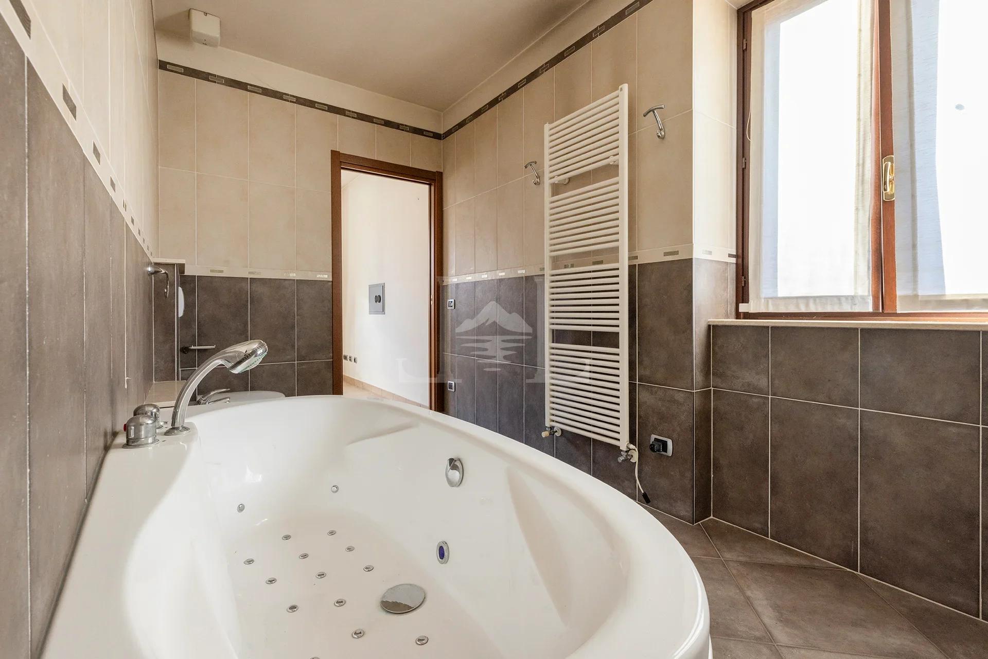 Equestrian villa bathroom whirlpool 17