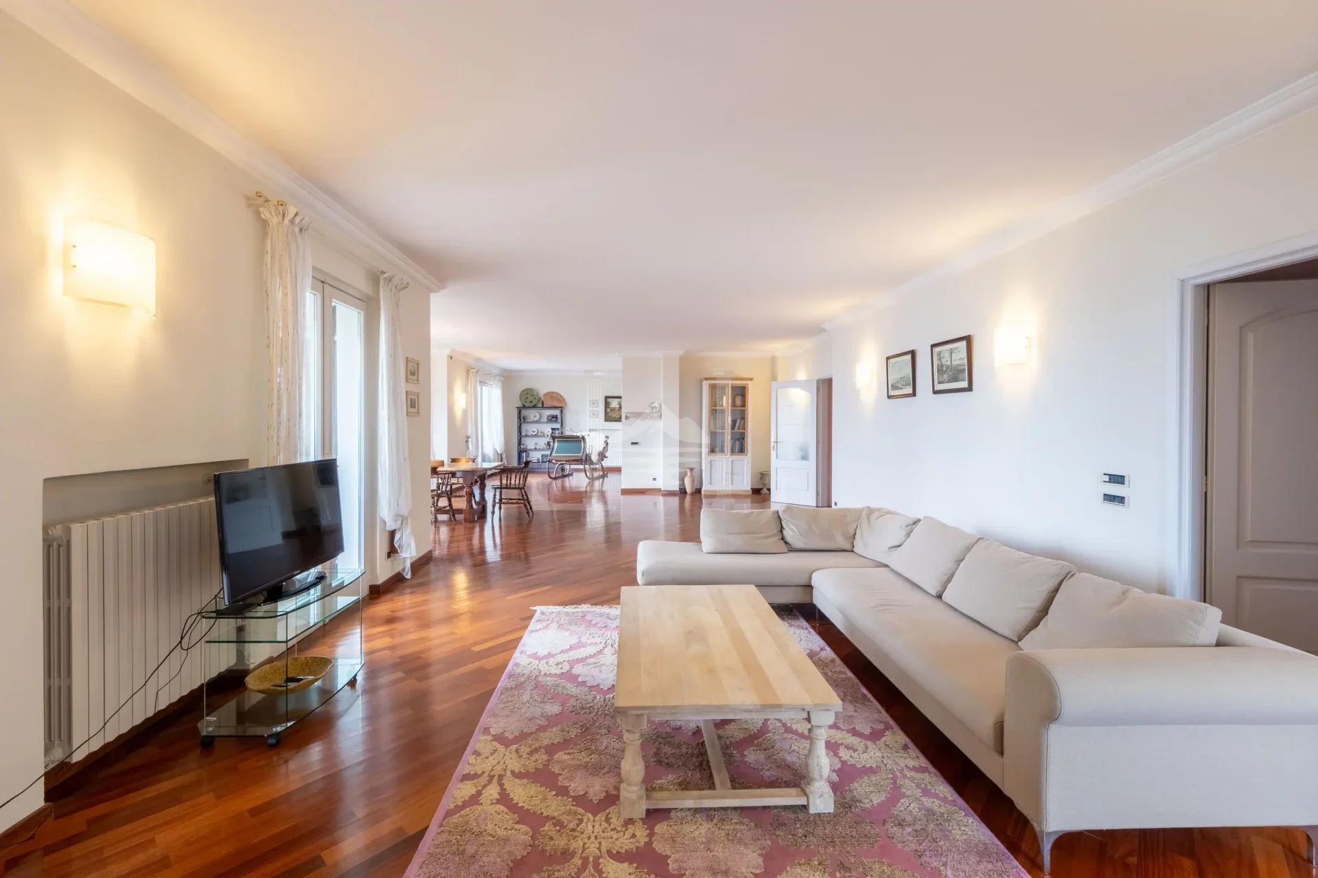 VILLA ARIZZANO LIVING DINING FULL