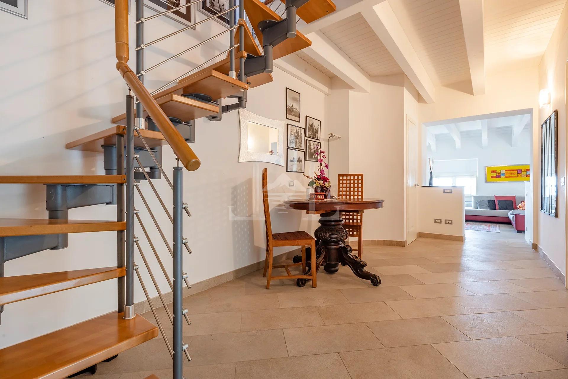 Splendido Attico Vista Mare in Vendita all'Interno di Villa Rosenda De Mari - Immagine 16