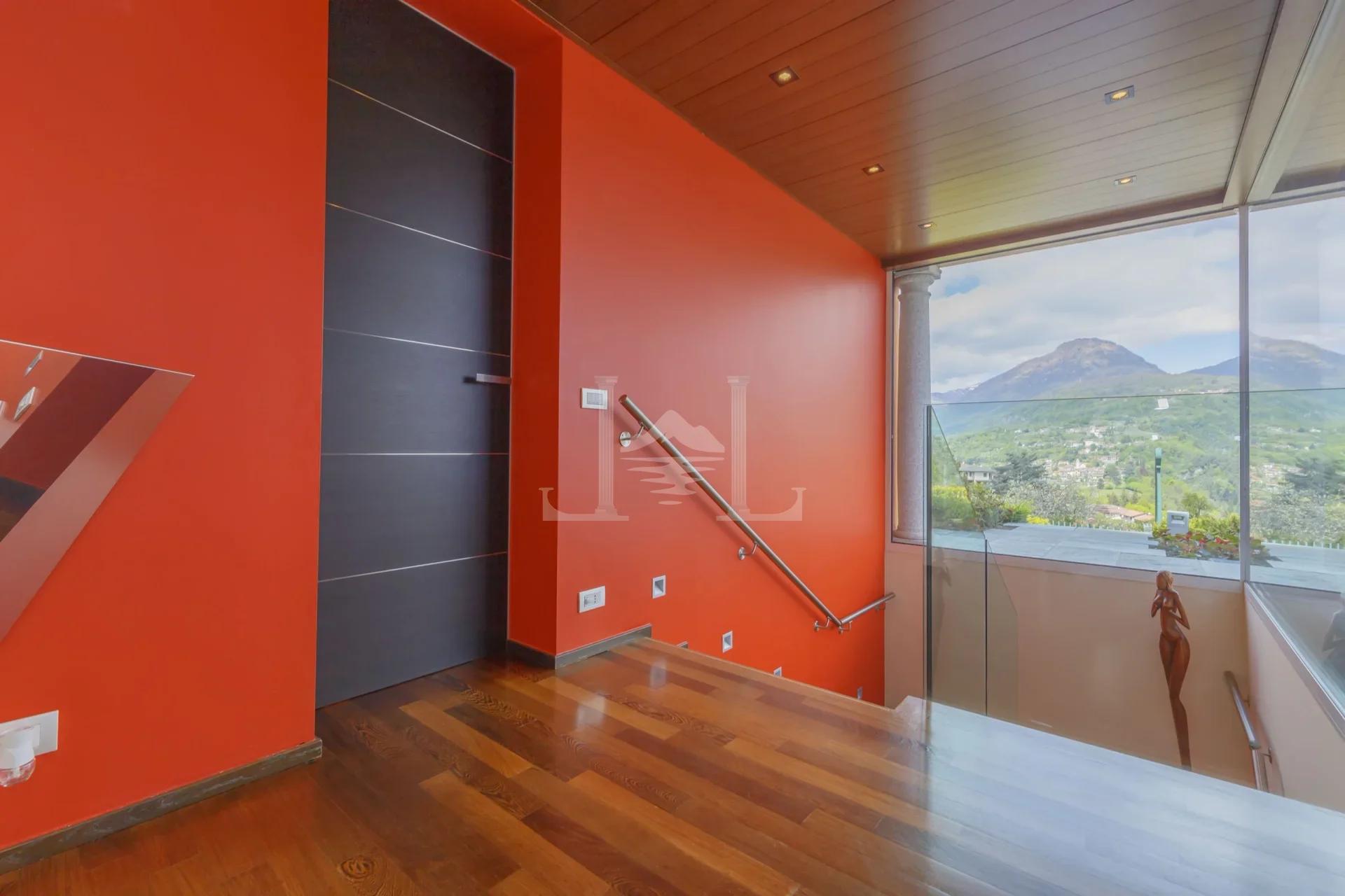 STAIRWELL GLASS