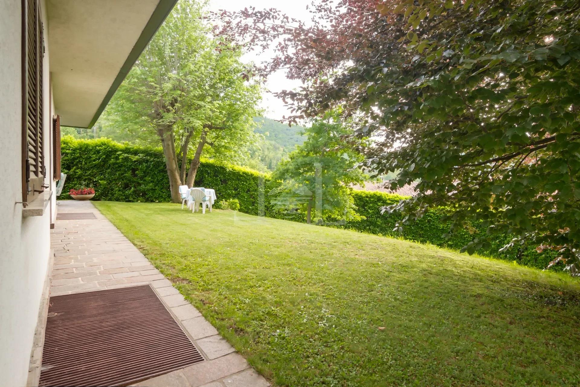 At the gateway to Como, just steps from the woods. - Image 6