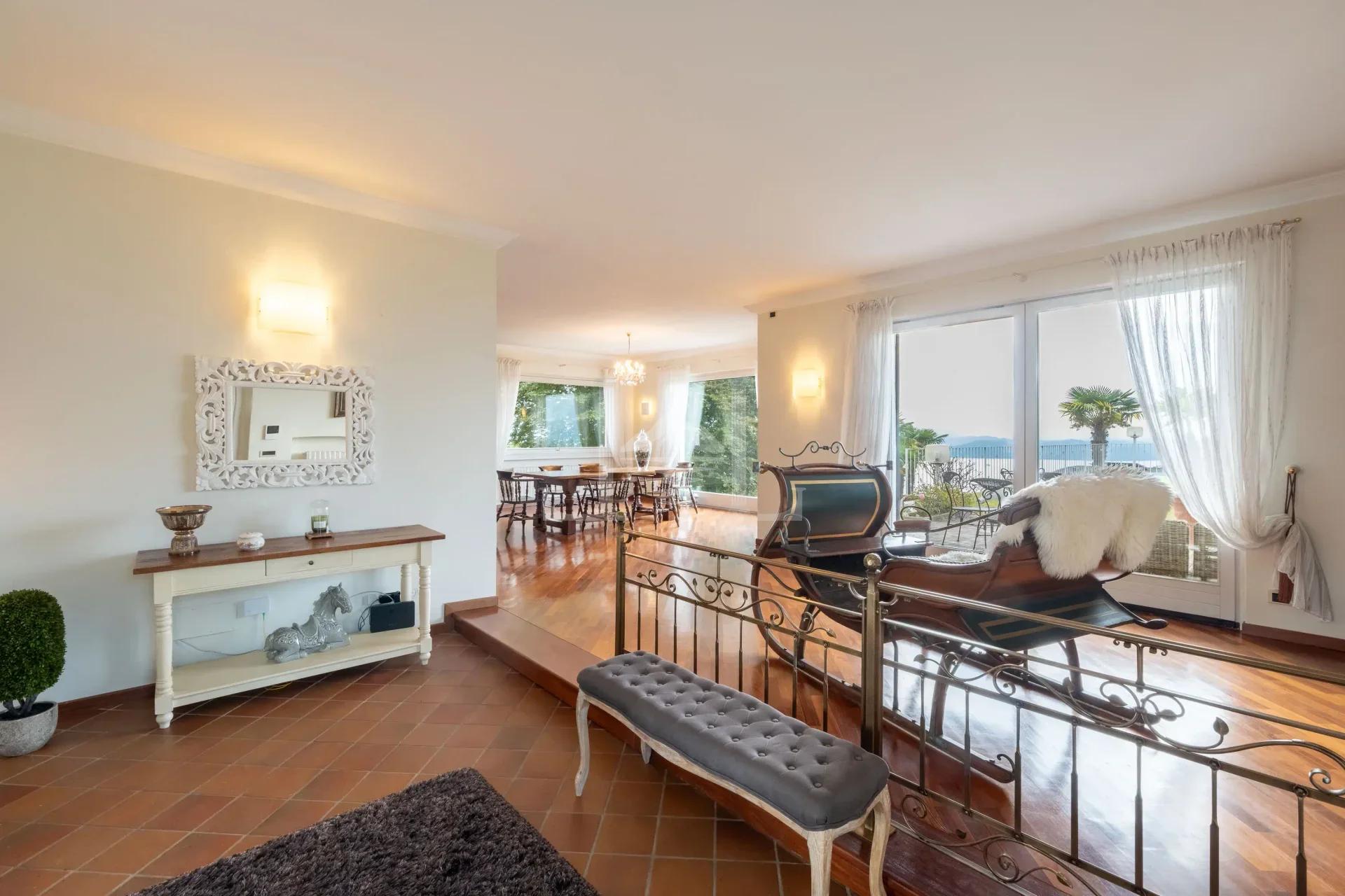 VILLA ARIZZANO ENTRANCE AND LIVING