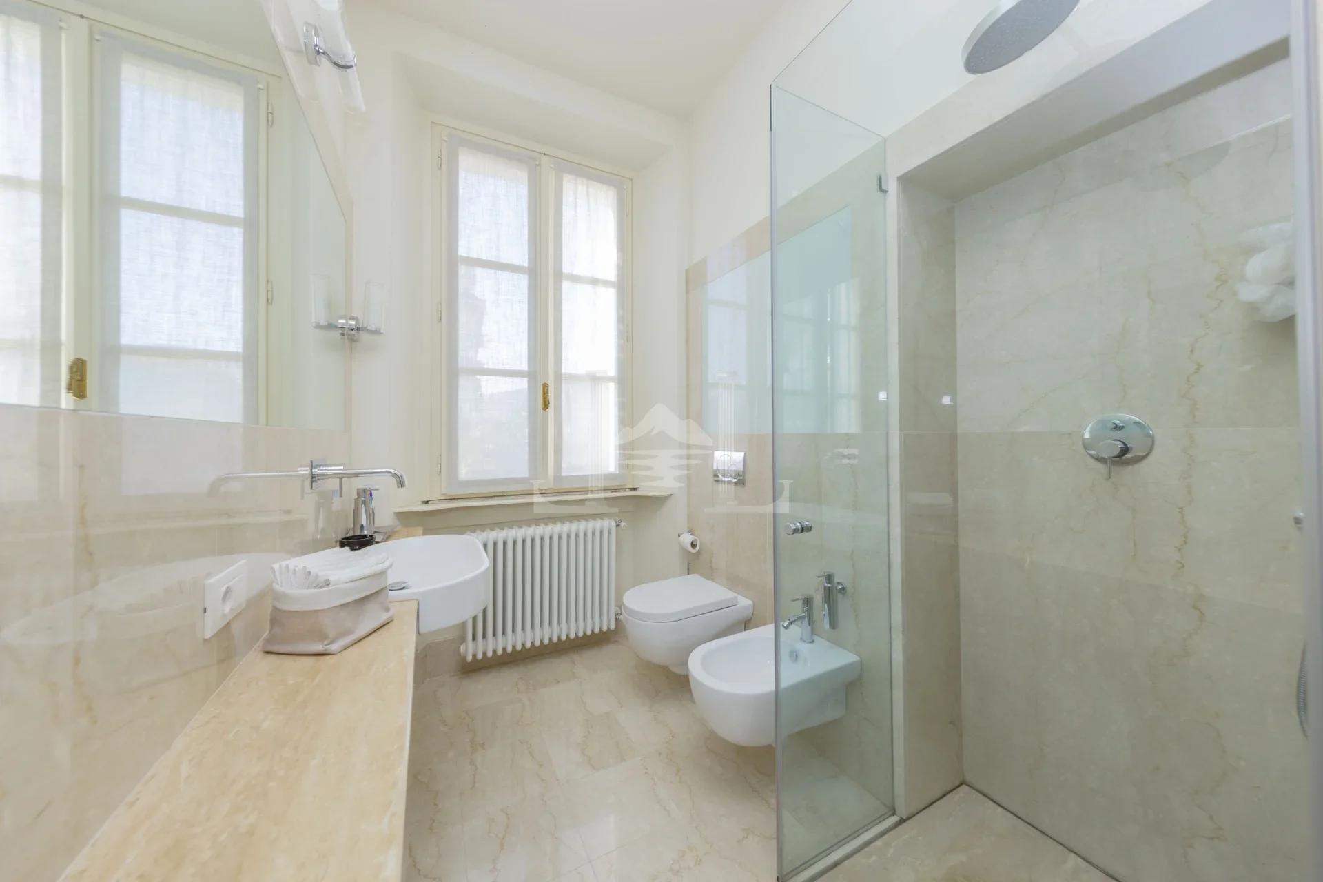 PALLANZA-VILLA-ENSUITE-BATHROOM-3-scaled