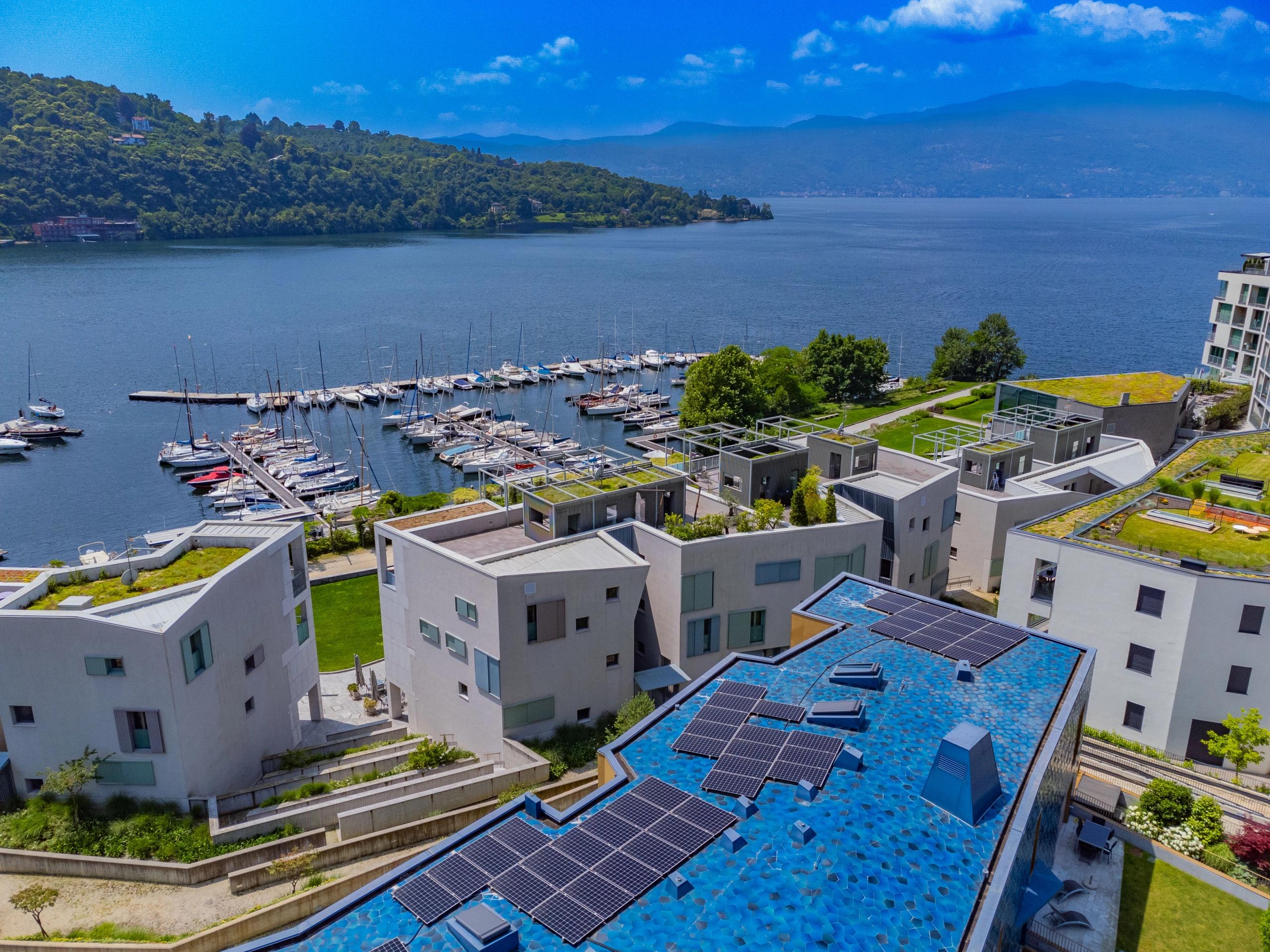 Moderno Appartamento Fronte Lago con Giardino Privato – Laveno, Lago Maggiore