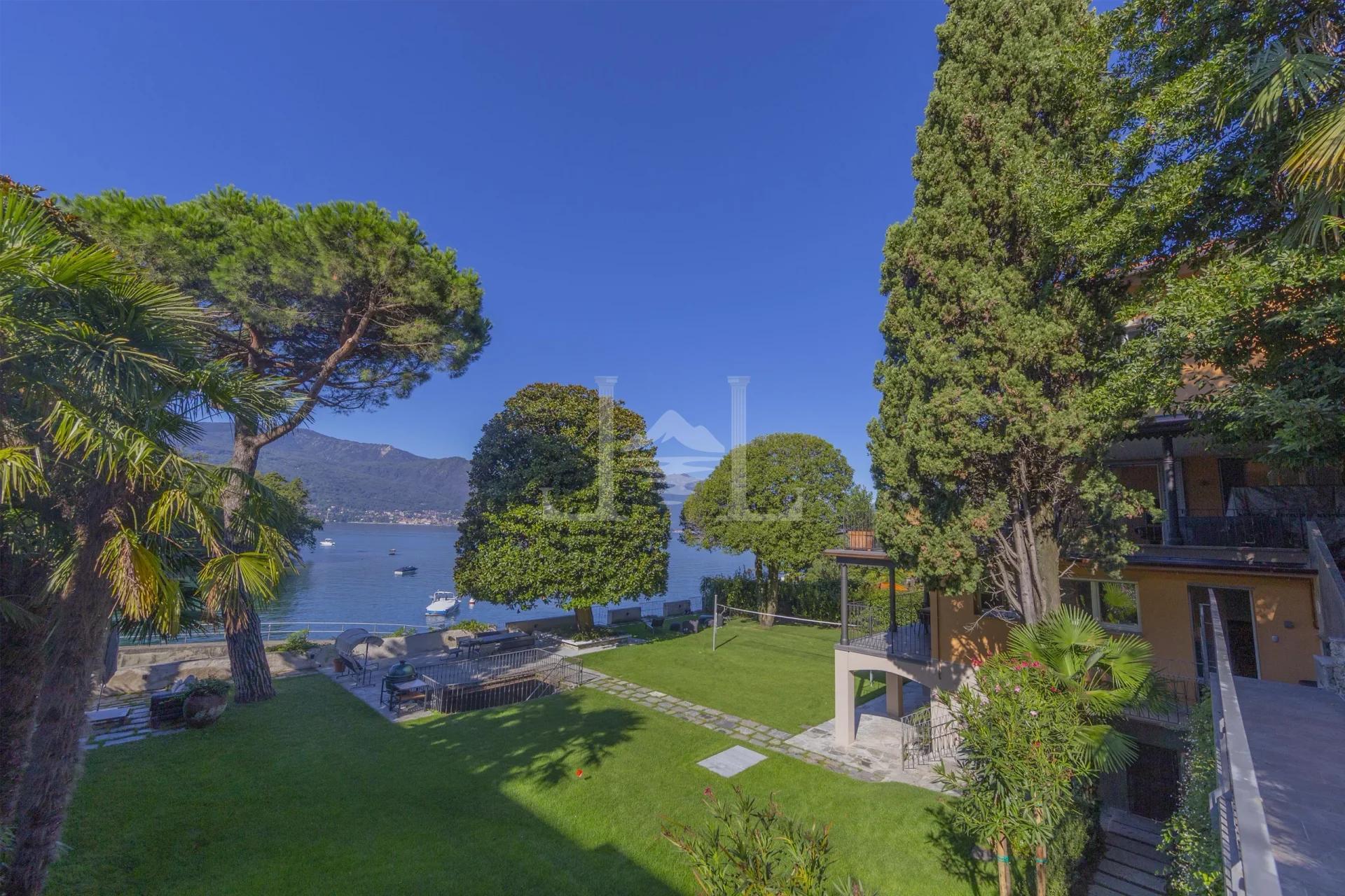 casa-pallanza-luxury-rentals-pied-dans-l'eau-affitti-di-lusso-matrimoni-location-per-eventi-porto-privato