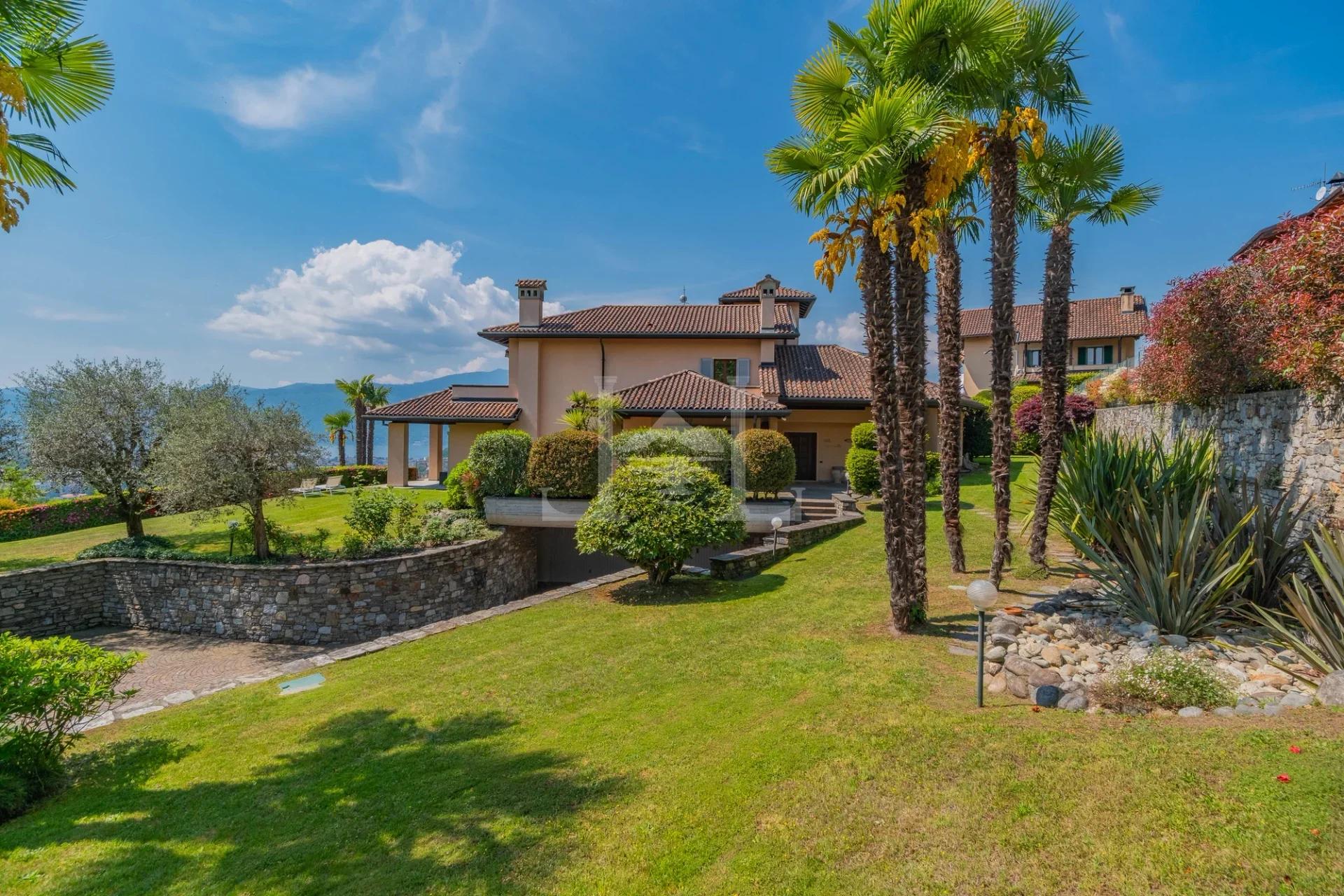 Sideview and driveway